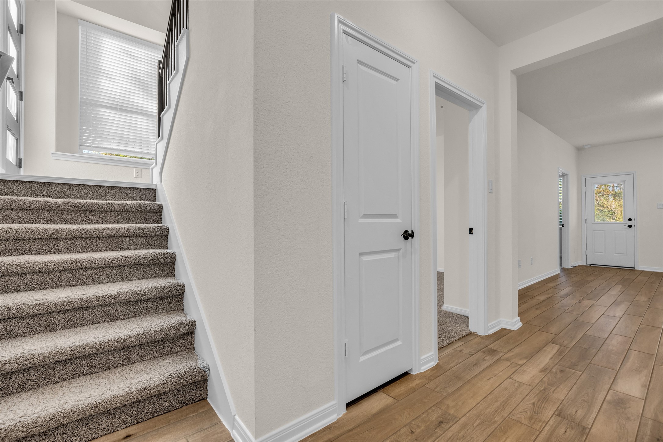 107 W Coralburst Loop, Montgomery, TX 77316