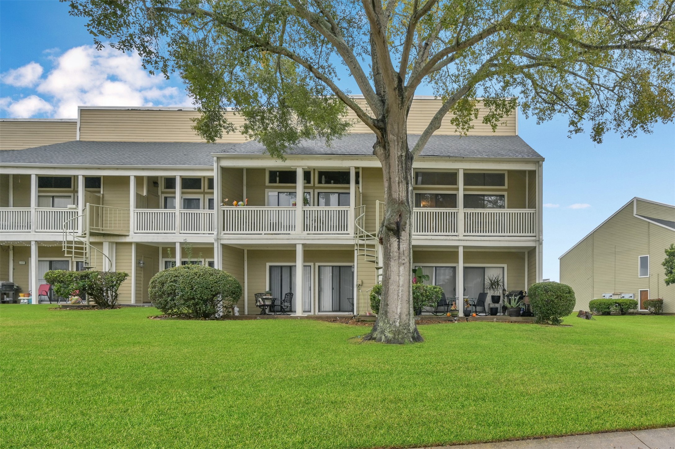 132 April Point Drive S, Conroe, TX 77356
