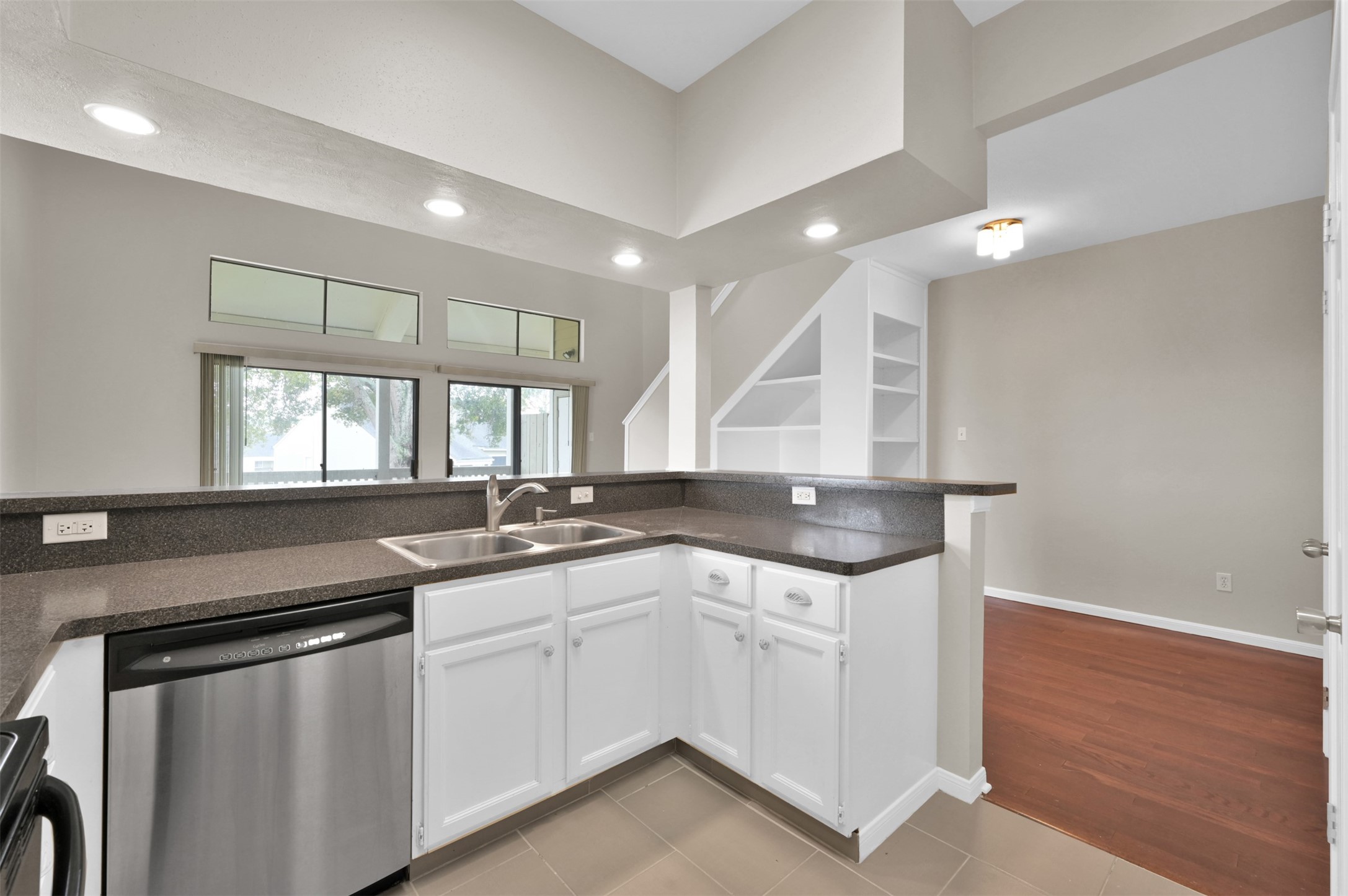 132 April Point Drive S, Conroe, TX 77356