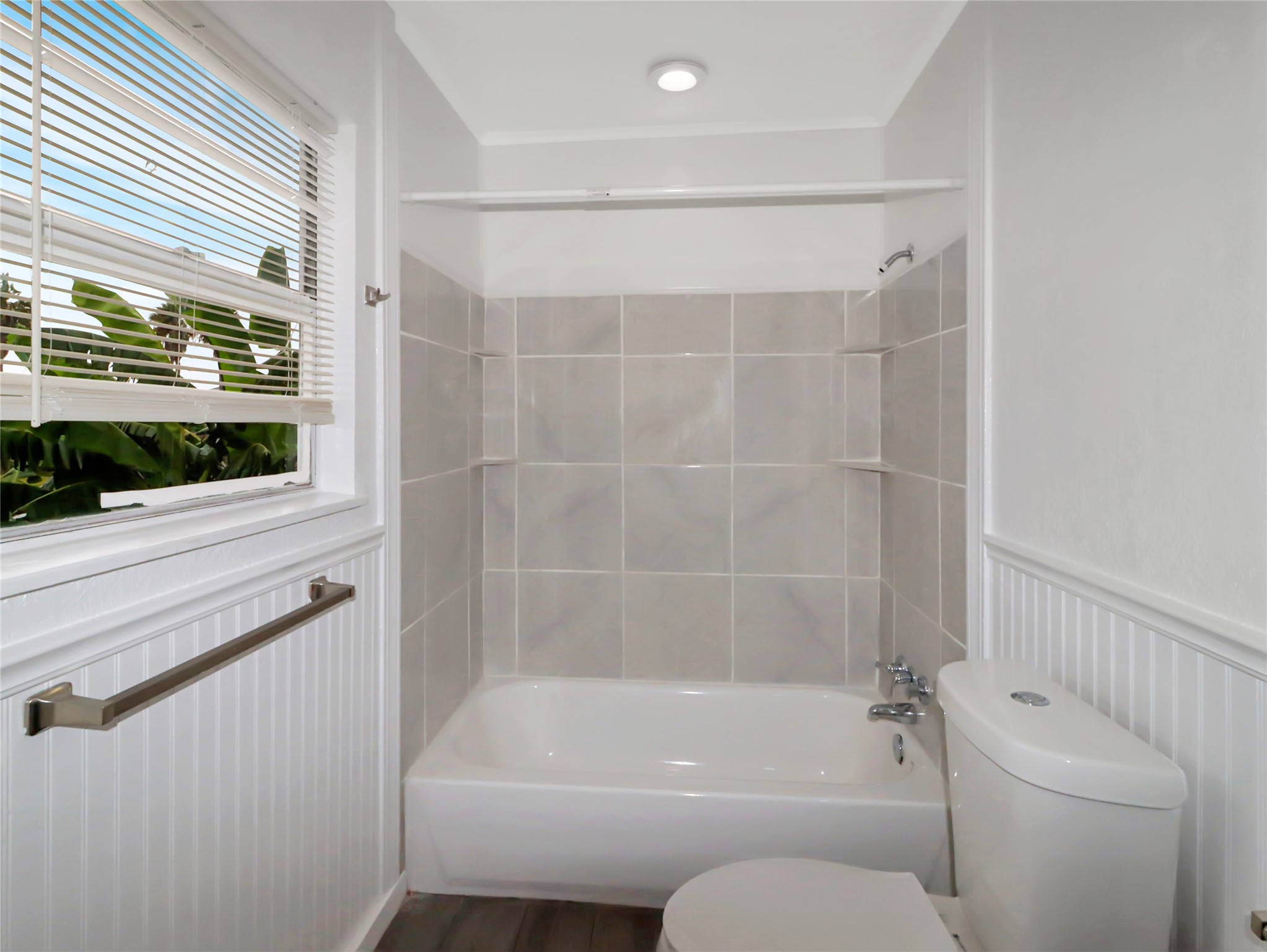 Upstairs bath with tub/shower combo