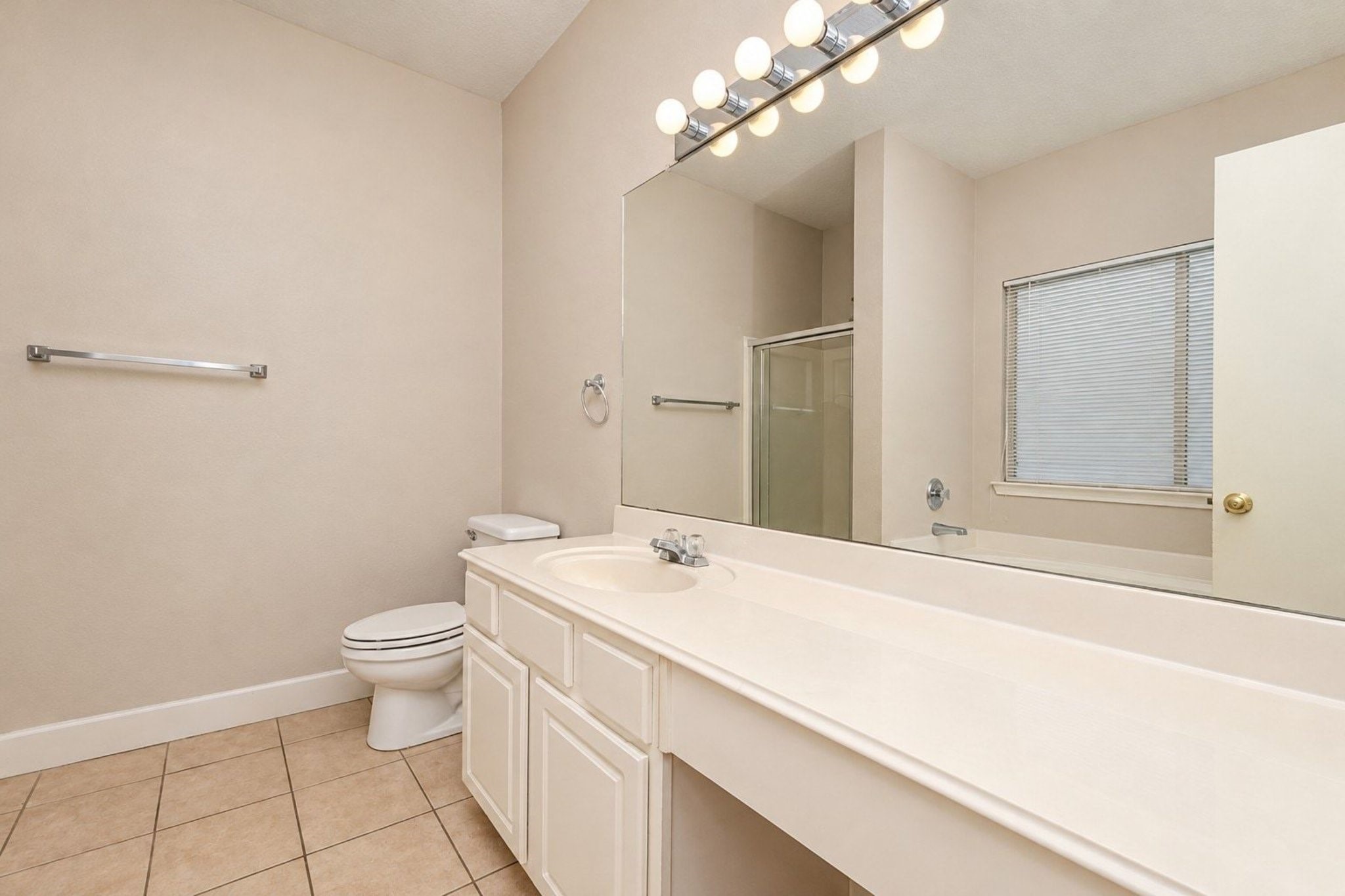 9742 Farrell Drive, Houston, TX 77070