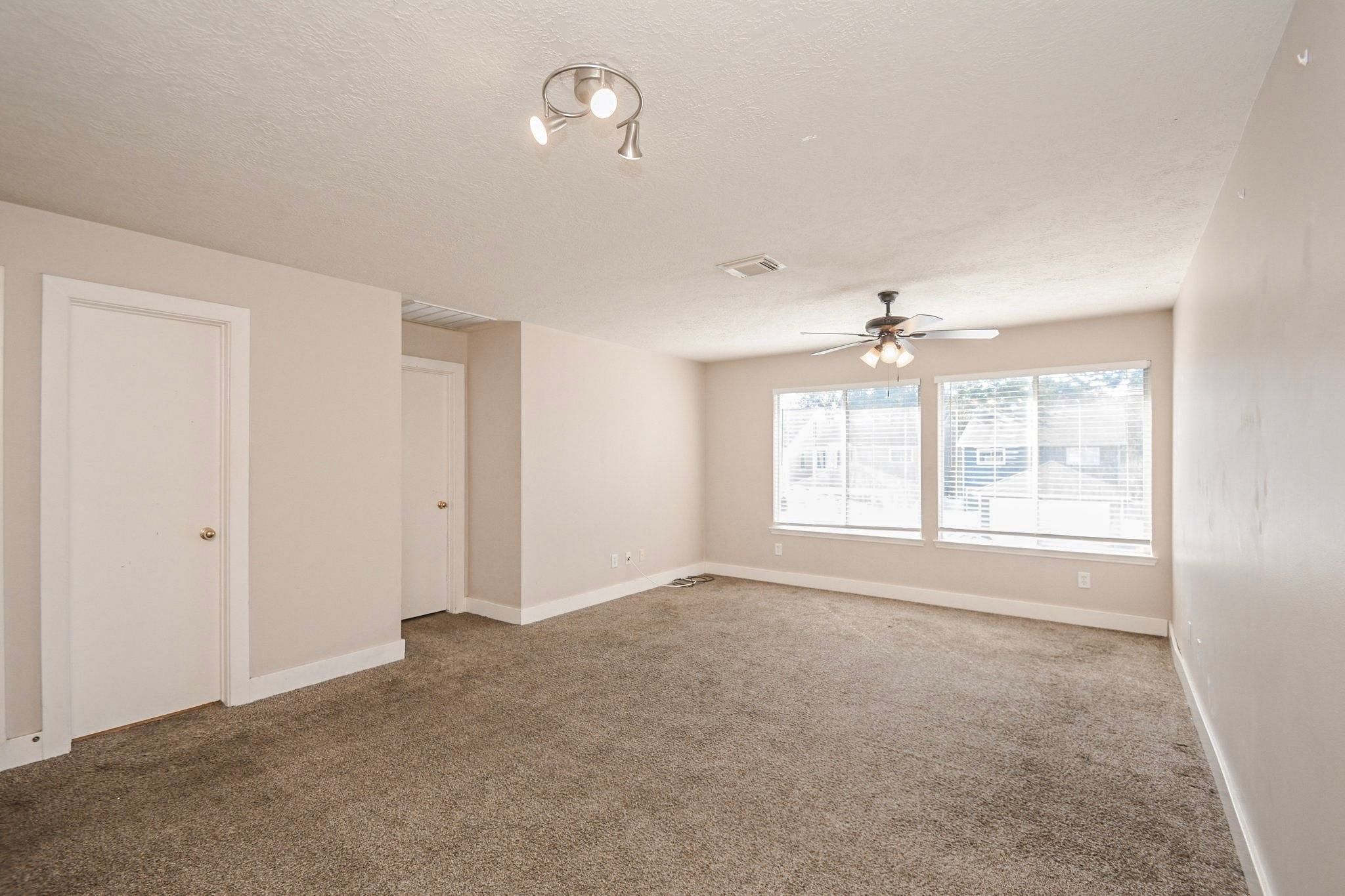 9742 Farrell Drive, Houston, TX 77070