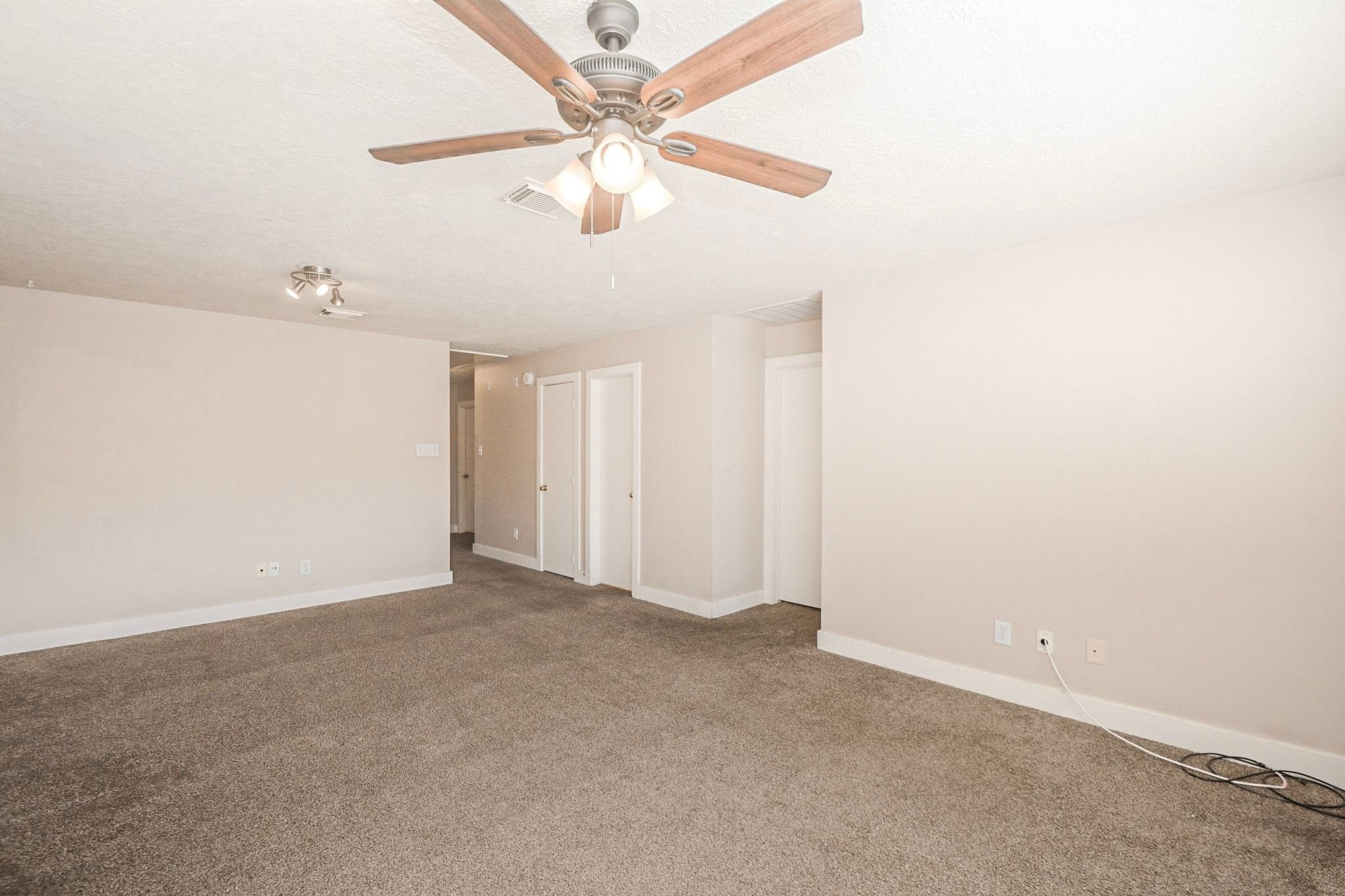 9742 Farrell Drive, Houston, TX 77070