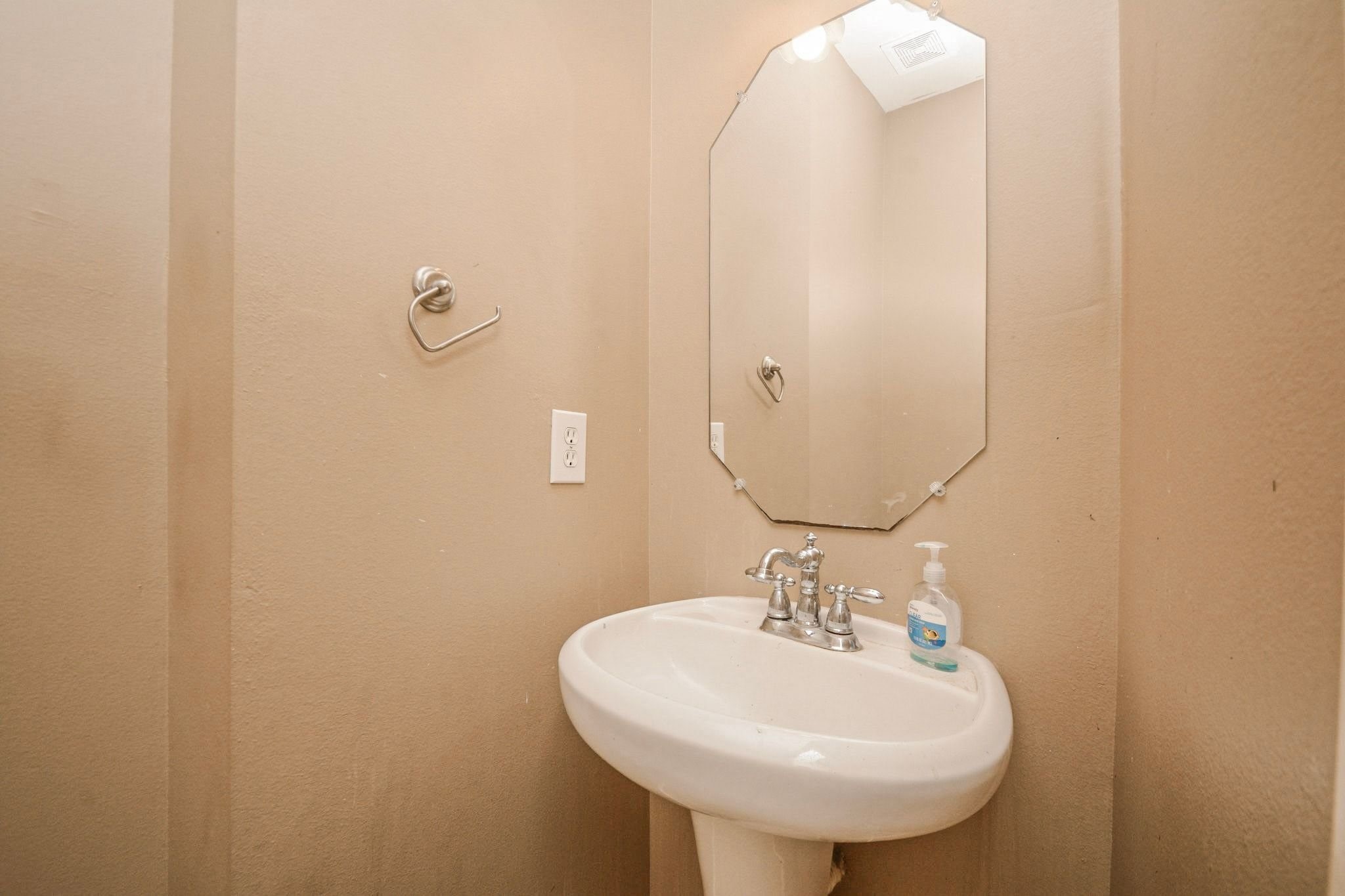 9742 Farrell Drive, Houston, TX 77070