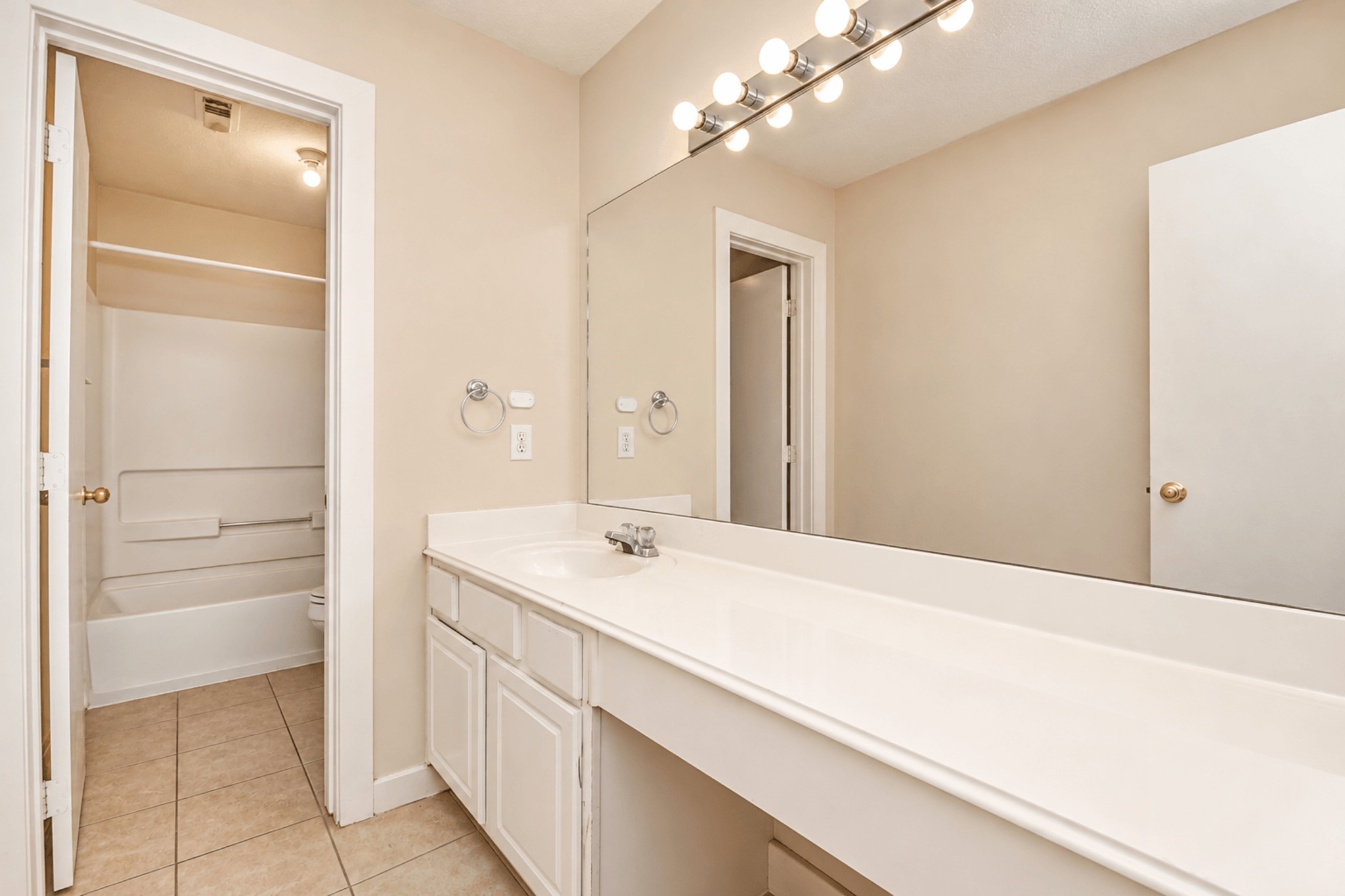 9742 Farrell Drive, Houston, TX 77070