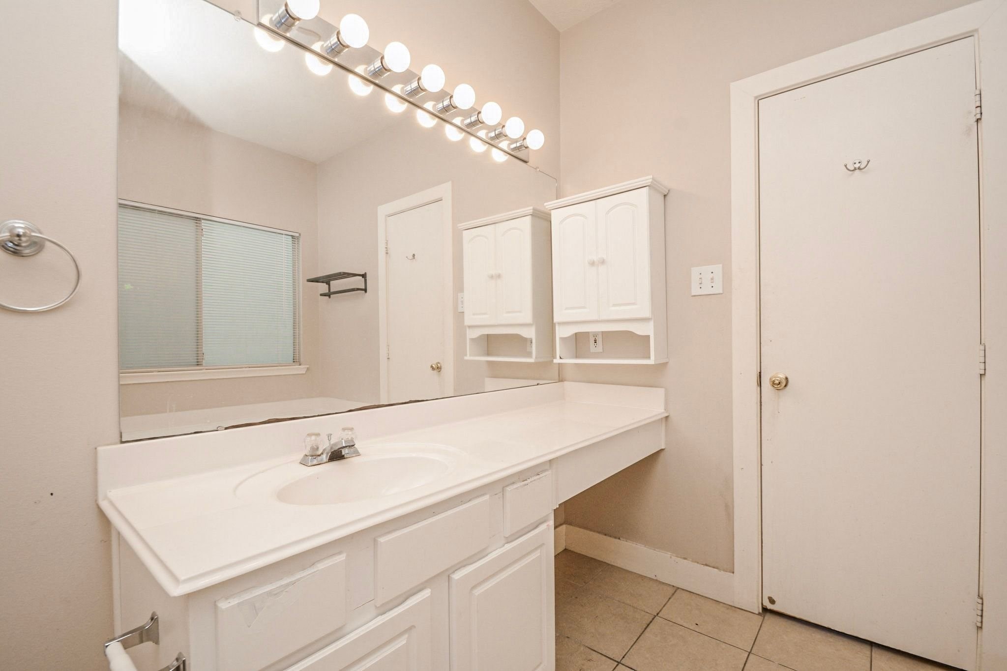 9742 Farrell Drive, Houston, TX 77070