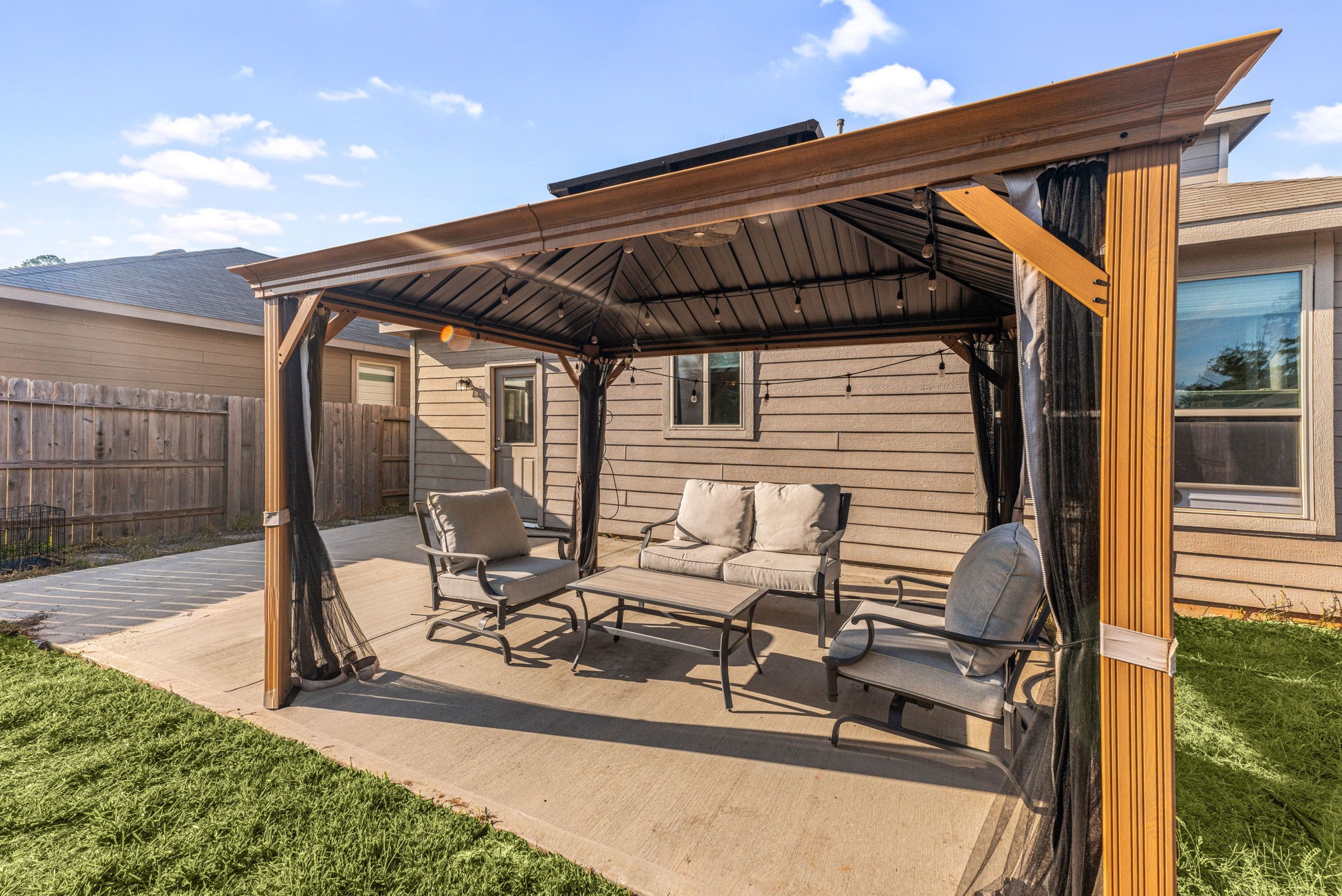 120 Shadow Leaf Trail, Willis, TX 77378