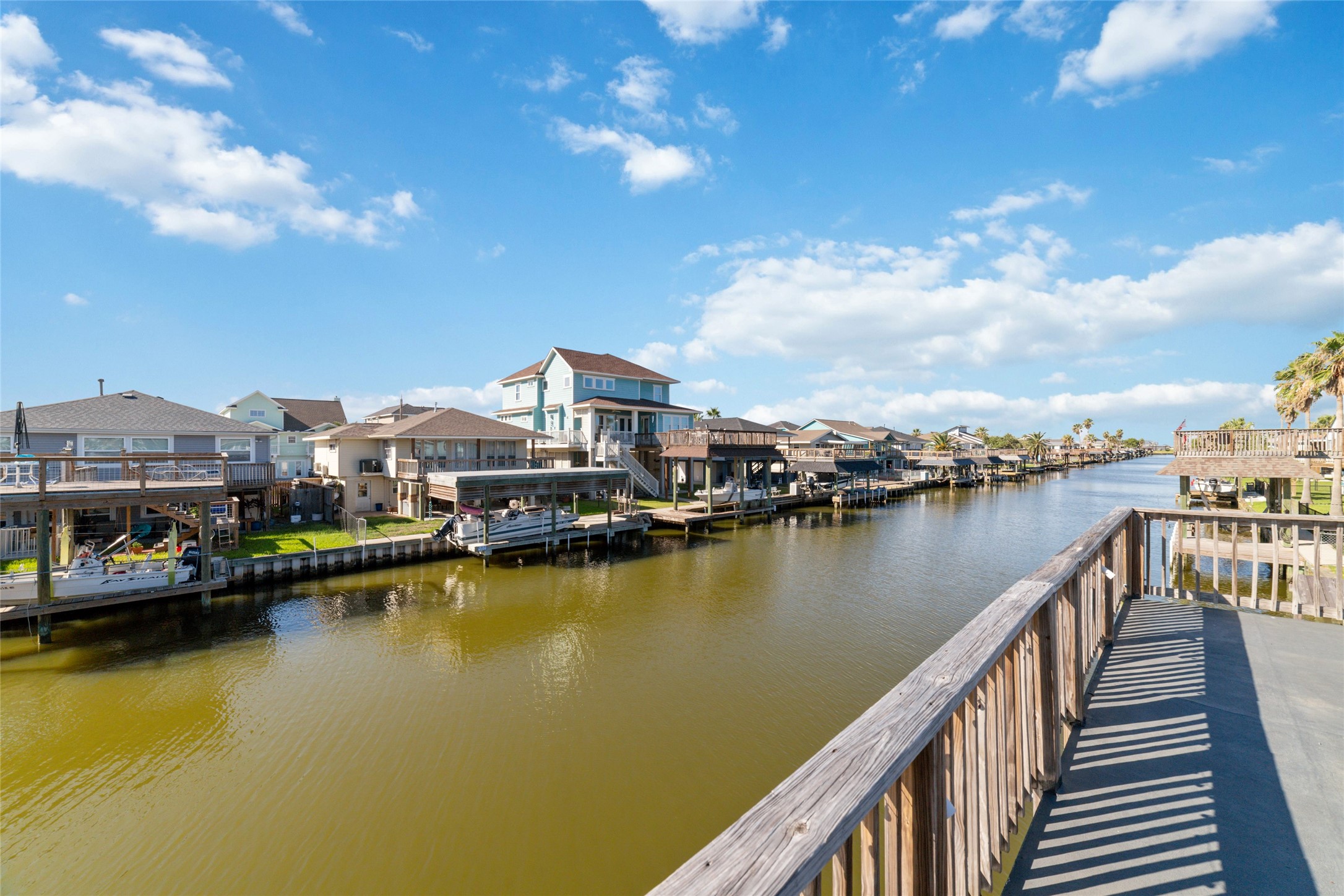 196 Barracuda Street, Bayou Vista, TX 77563