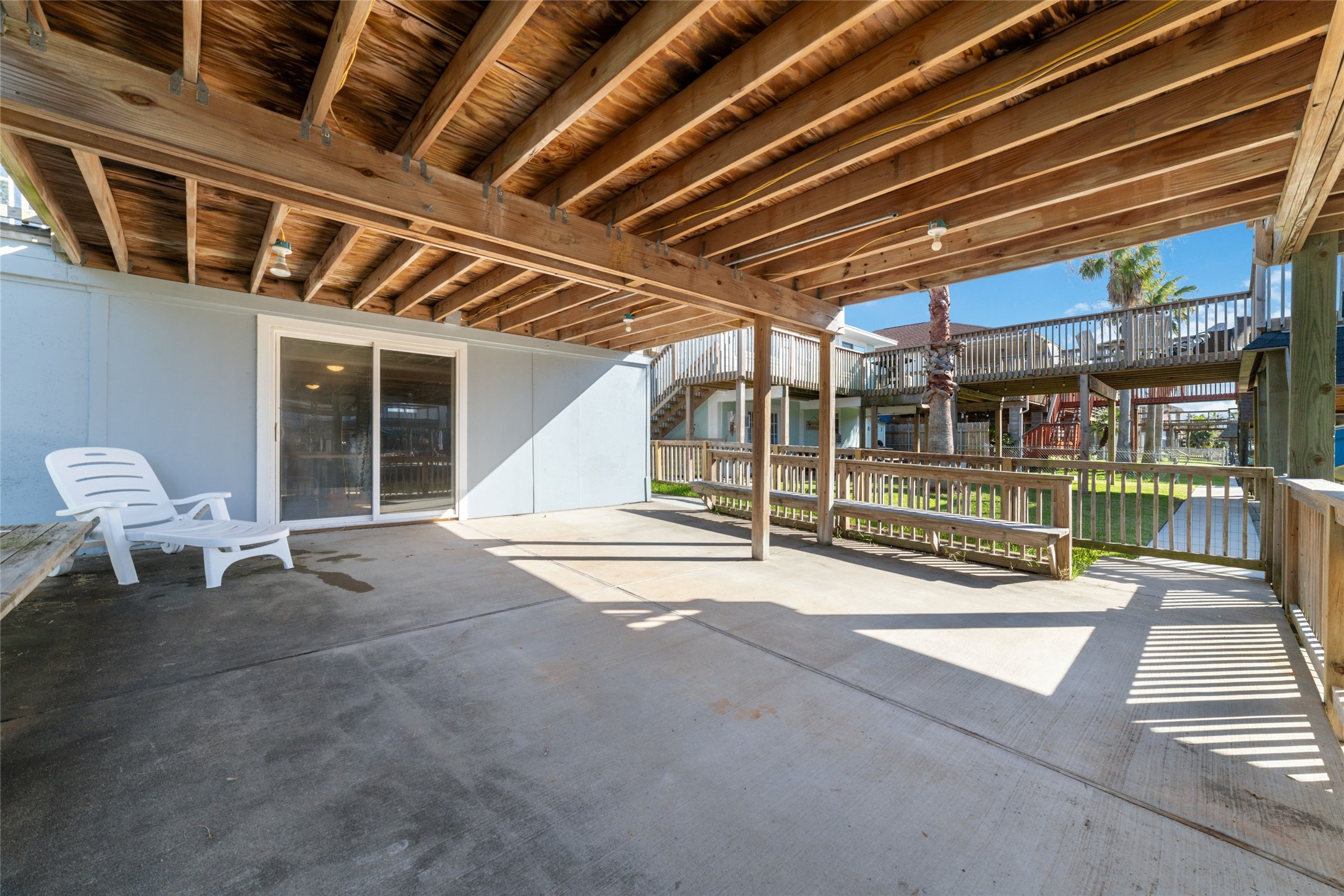 196 Barracuda Street, Bayou Vista, TX 77563