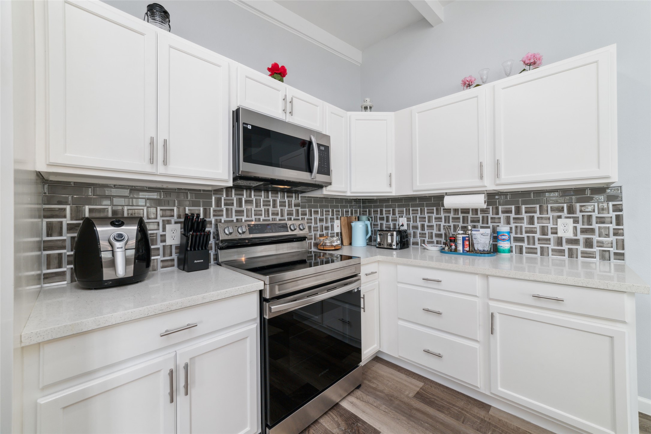 196 Barracuda Street, Bayou Vista, TX 77563