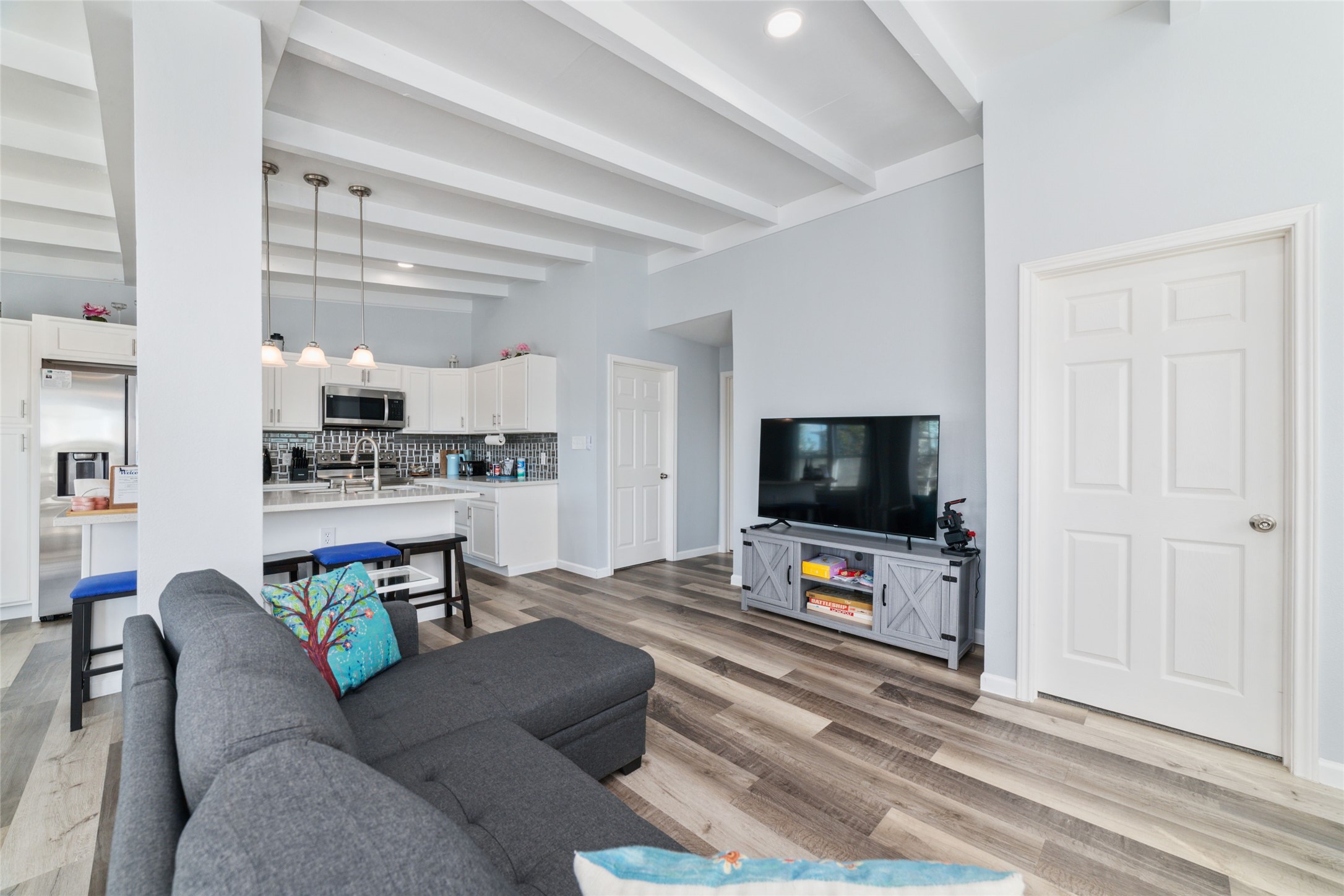 196 Barracuda Street, Bayou Vista, TX 77563