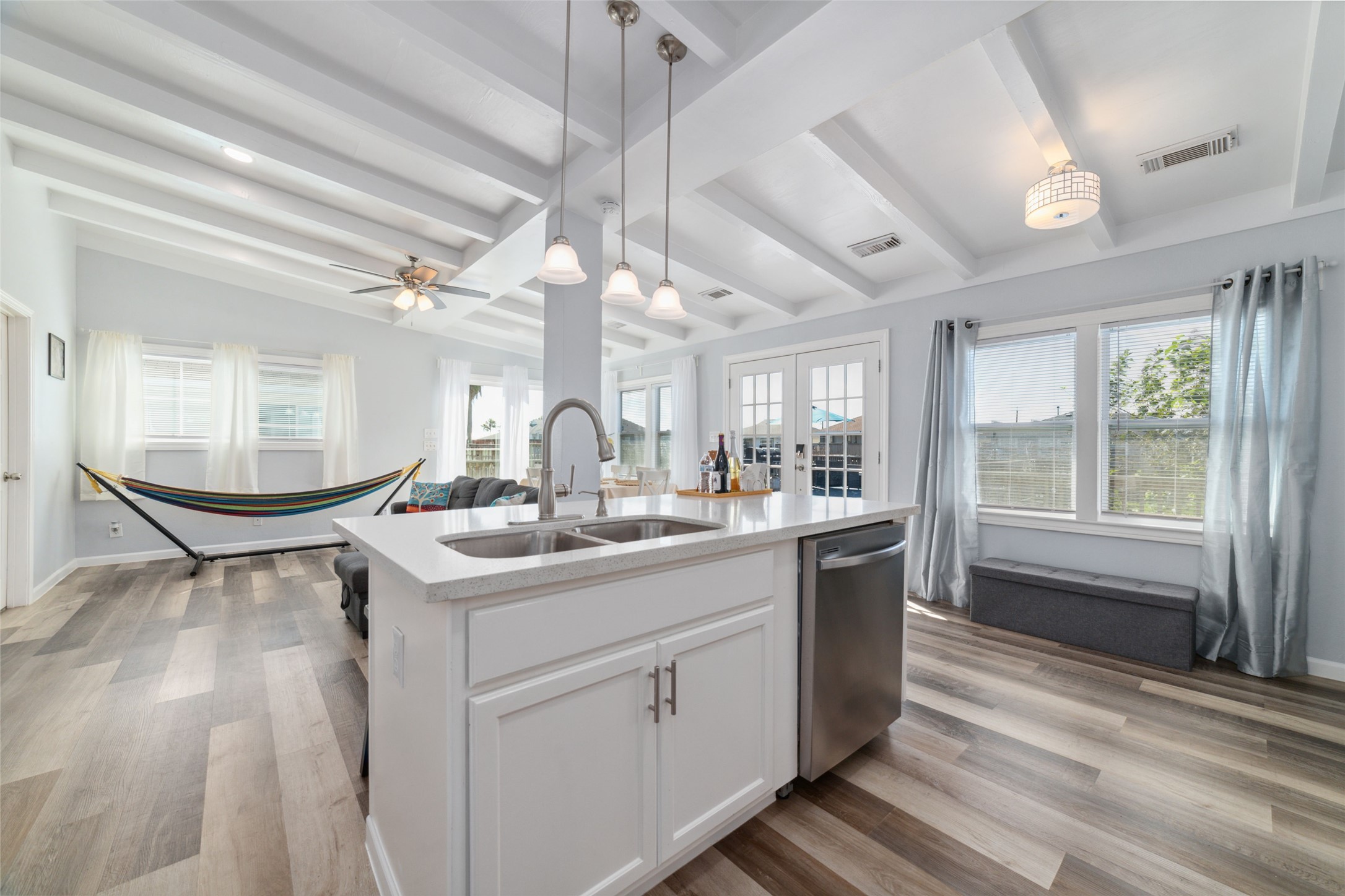 196 Barracuda Street, Bayou Vista, TX 77563