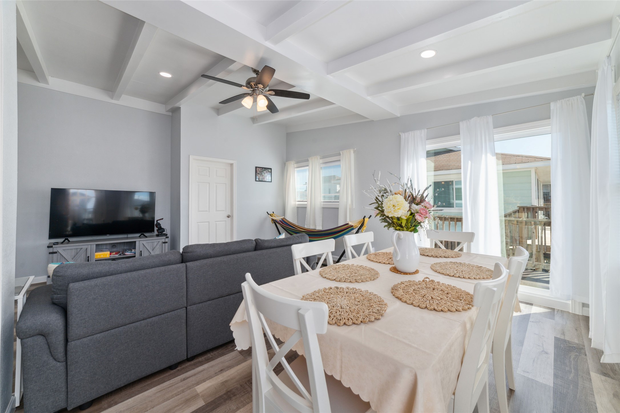196 Barracuda Street, Bayou Vista, TX 77563