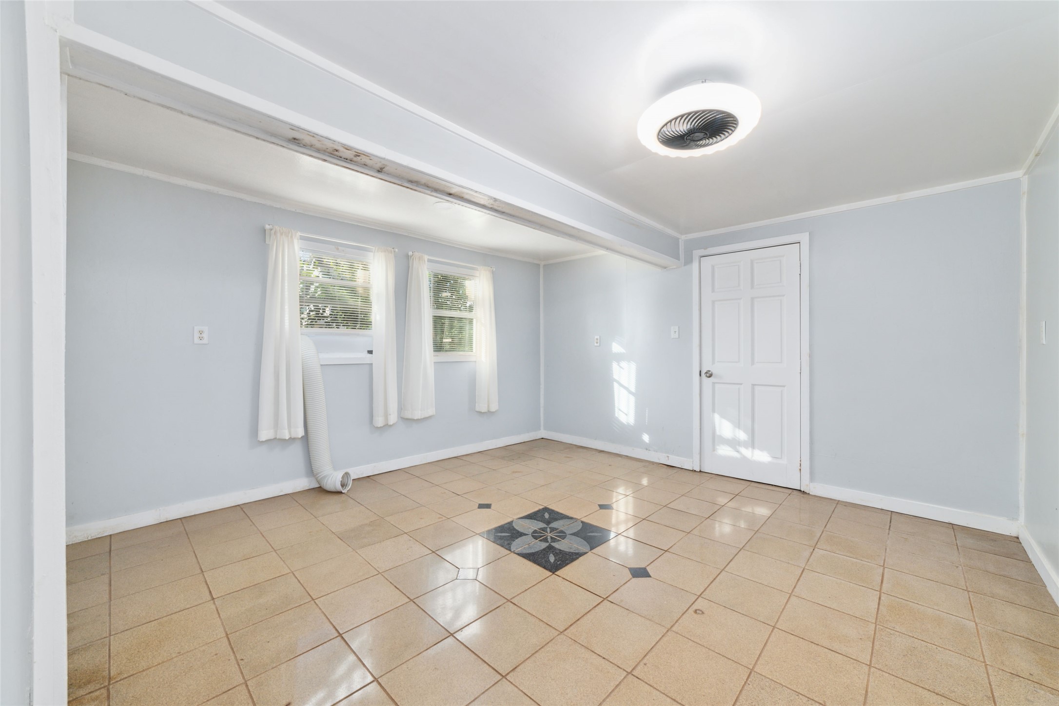 196 Barracuda Street, Bayou Vista, TX 77563
