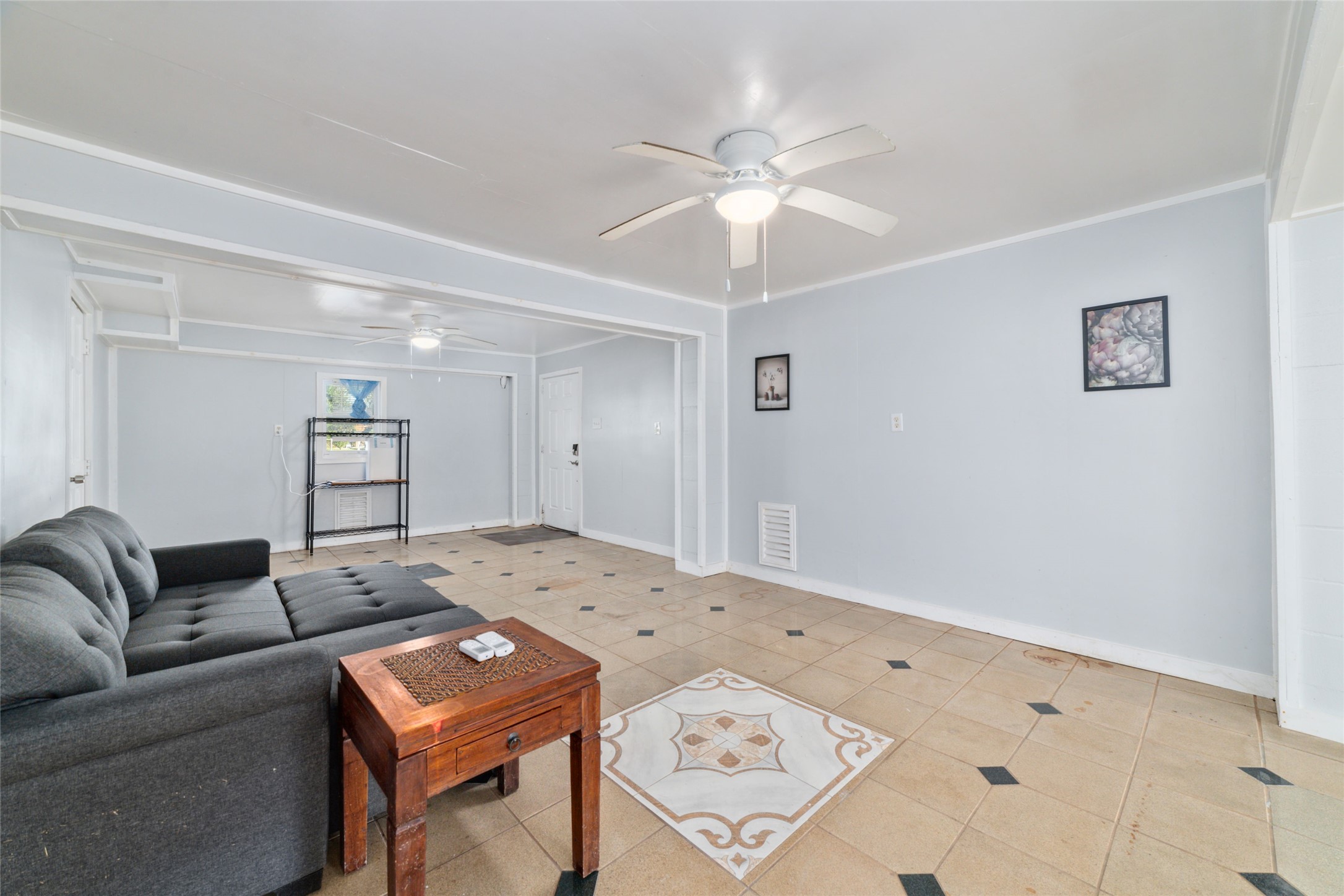 196 Barracuda Street, Bayou Vista, TX 77563