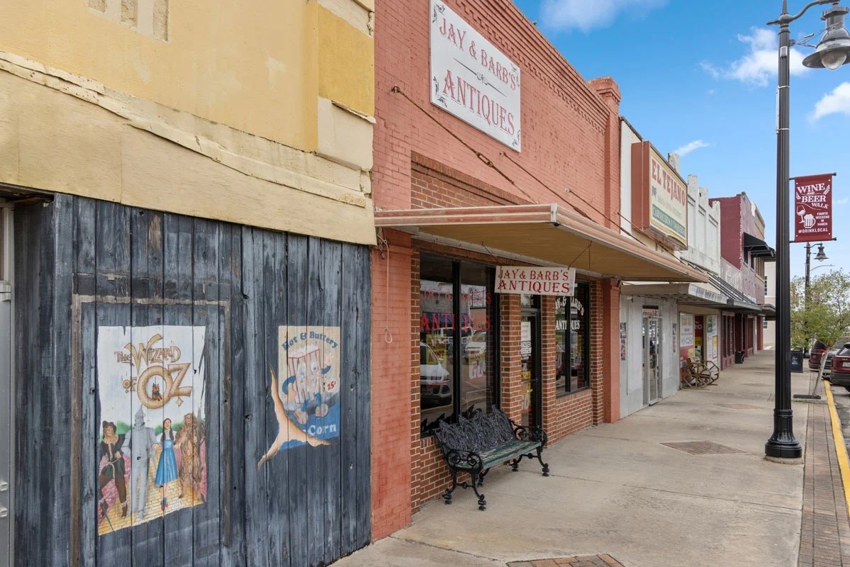 Near shopping in downtown Rosenberg. Near shopping in downtown Rosenberg.