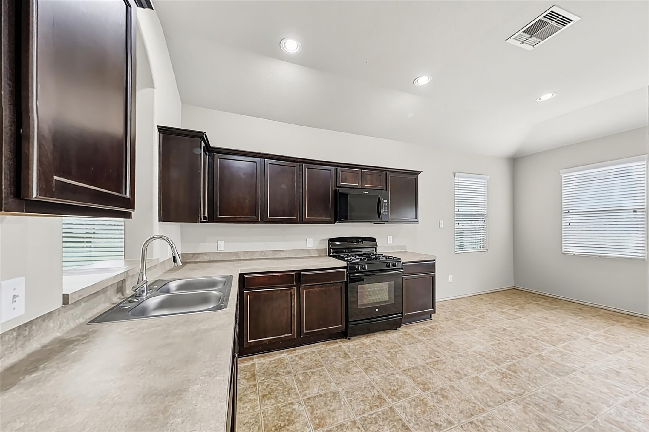 9922 Sterling Place Drive, Conroe, TX 77303