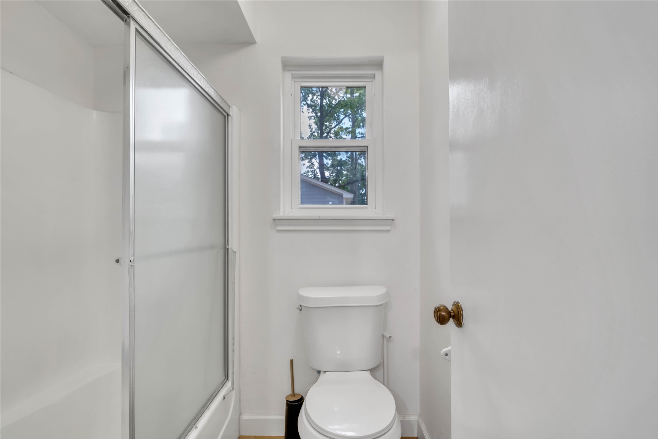 Jack-and-Jill bathroom also features a separate tub and shower area, completing the shared bath between the two upstairs bedrooms.