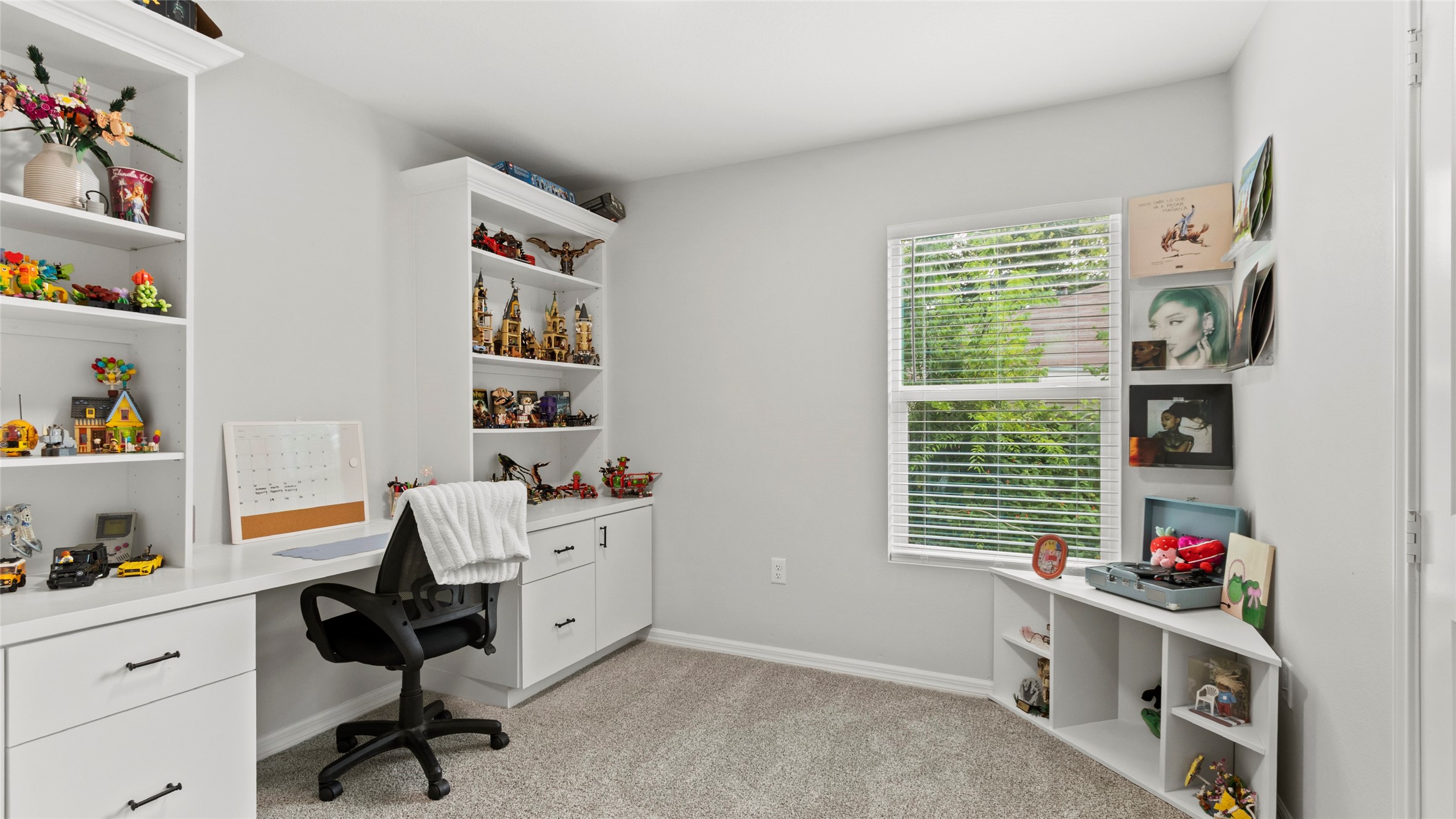 Bedroom/ office