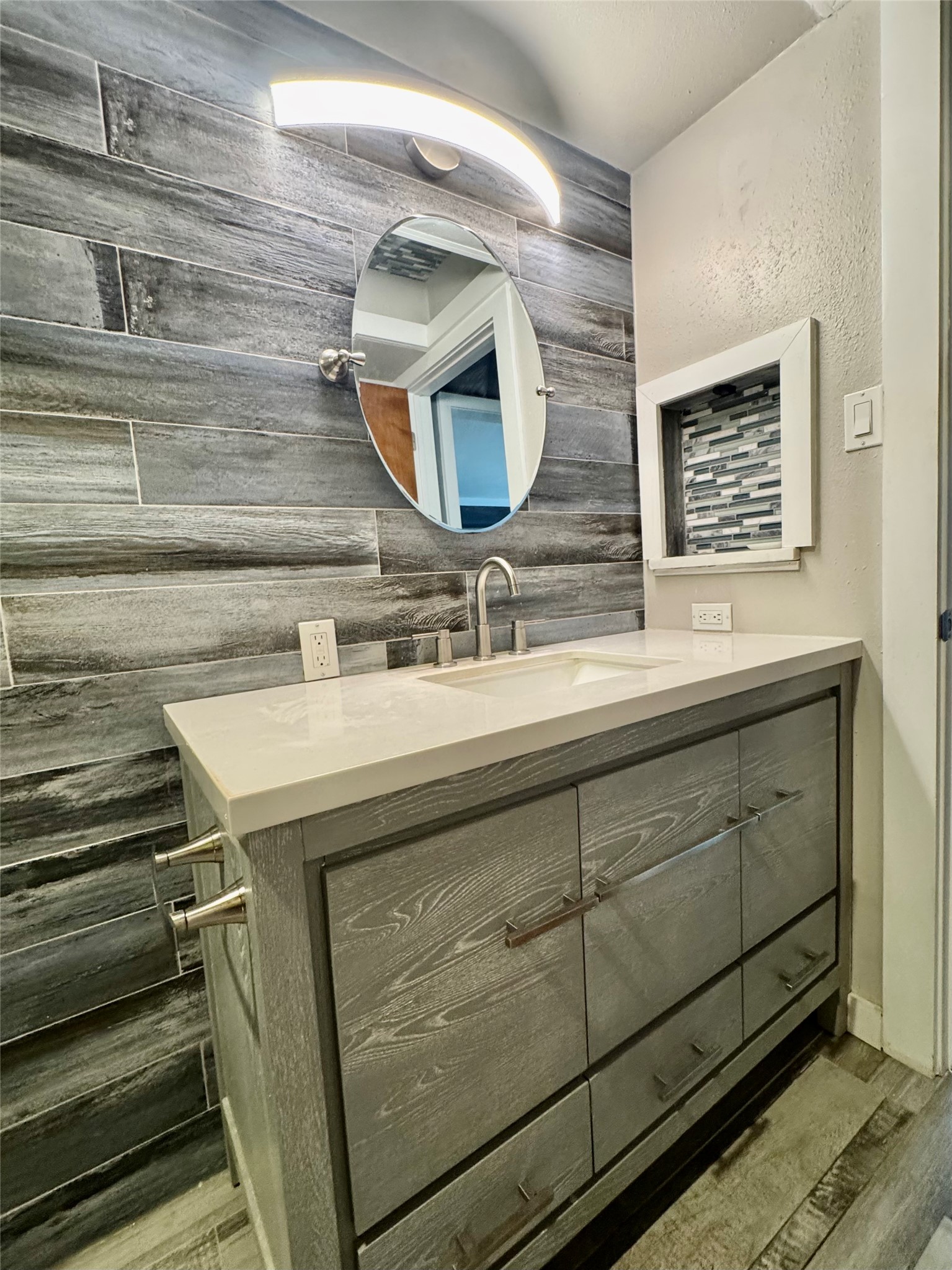 Another view of the bathroom