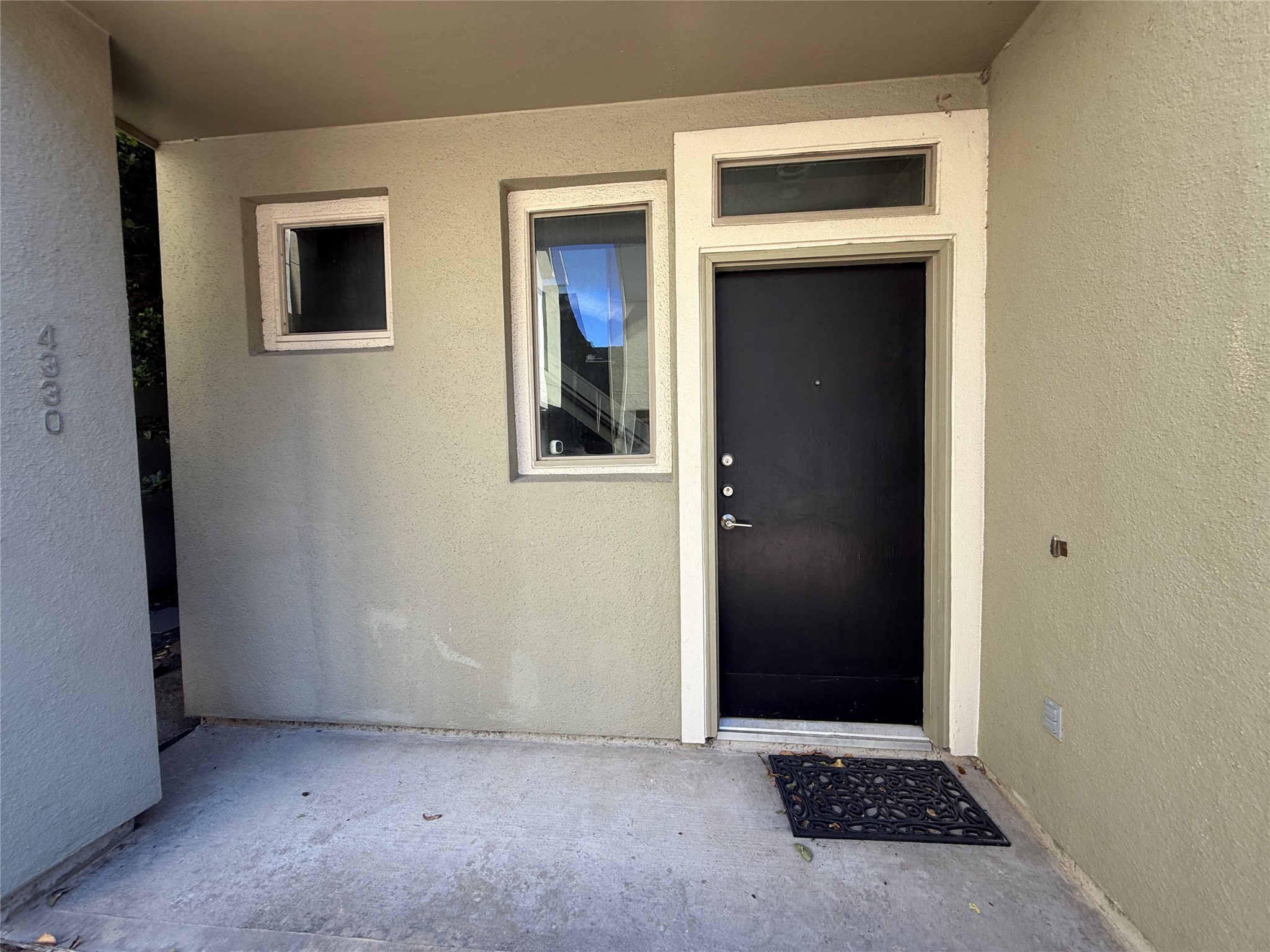 SPACIOUS FRONT PORCH. SPACIOUS FRONT PORCH.