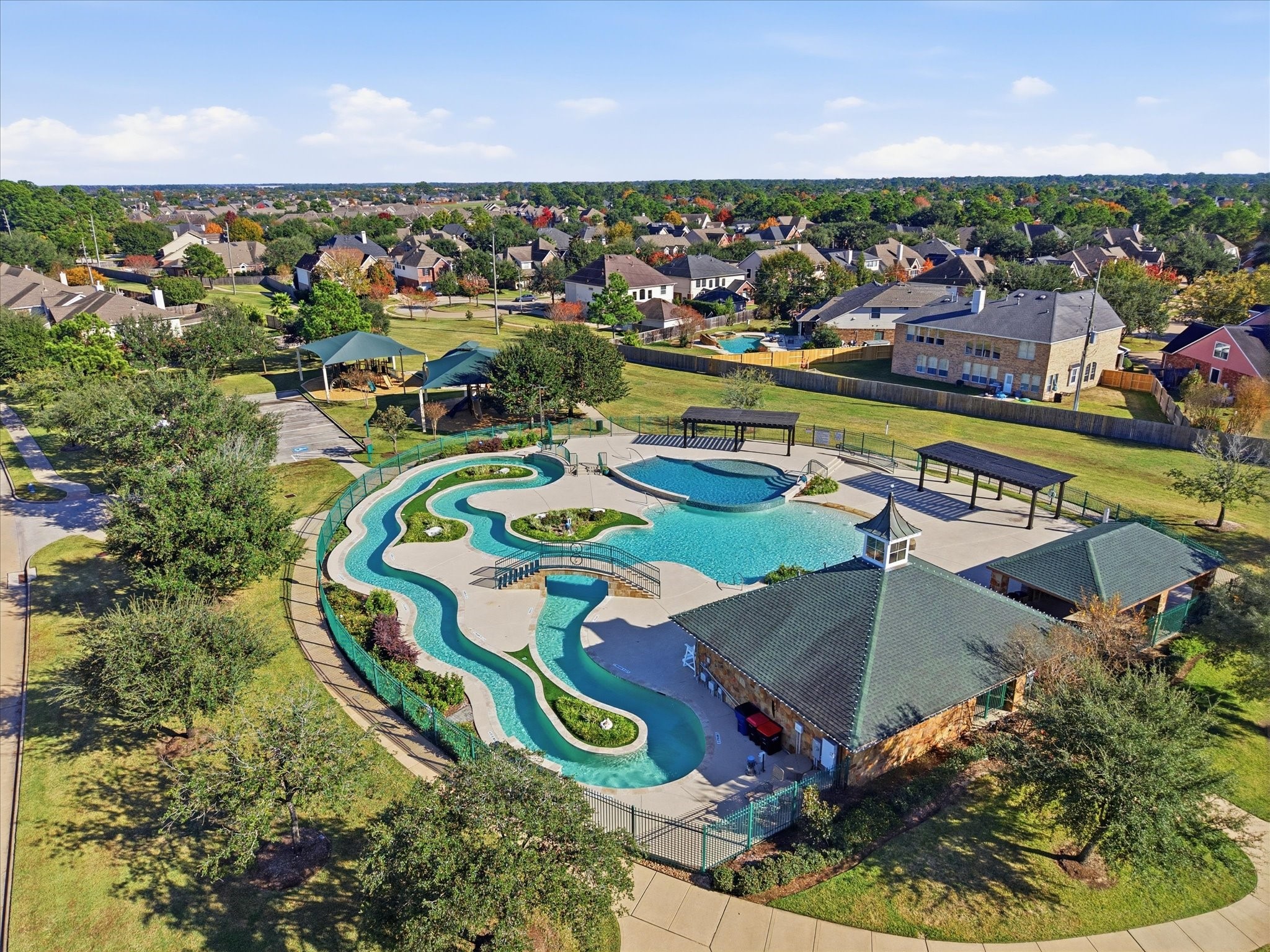 From resort-inspired pools and splash pad fun to parks, playgrounds, and walking trails, Gleannloch Farms offers amenities designed for every season of life.
