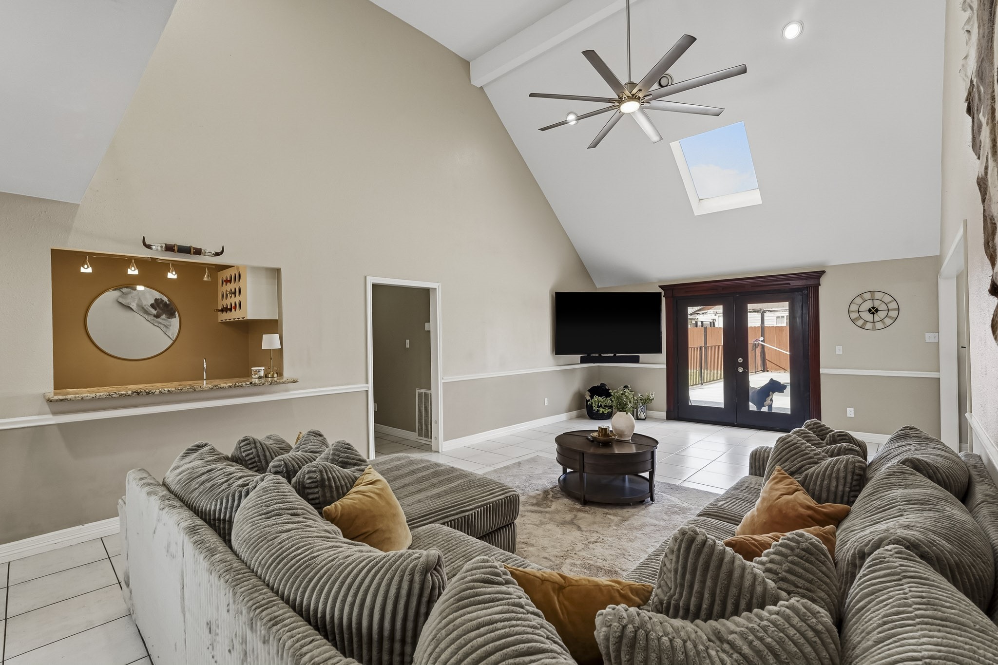 Living area featuring a wet bar area.