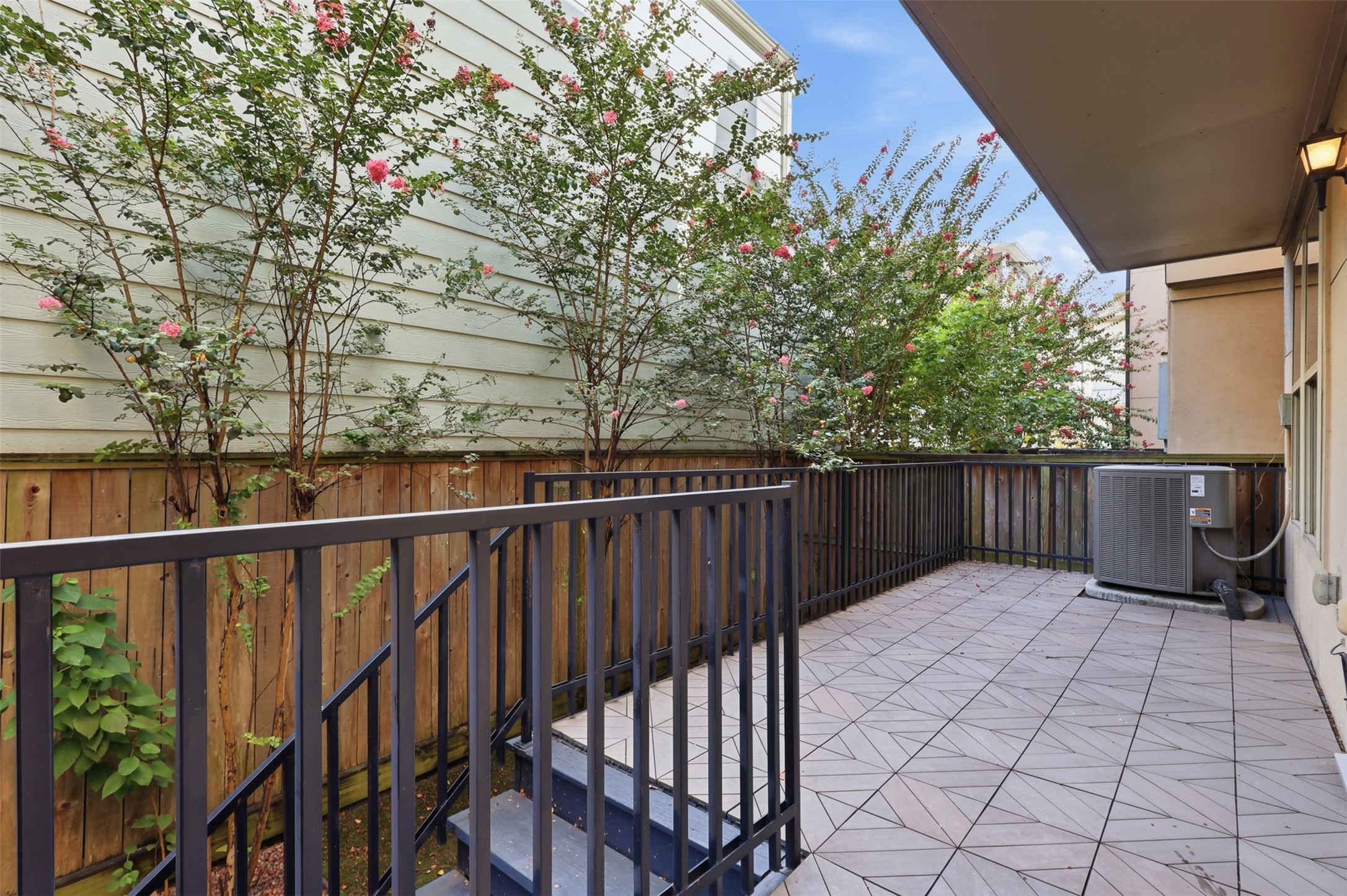 1348 W West 25th Street, Houston, TX 77008
