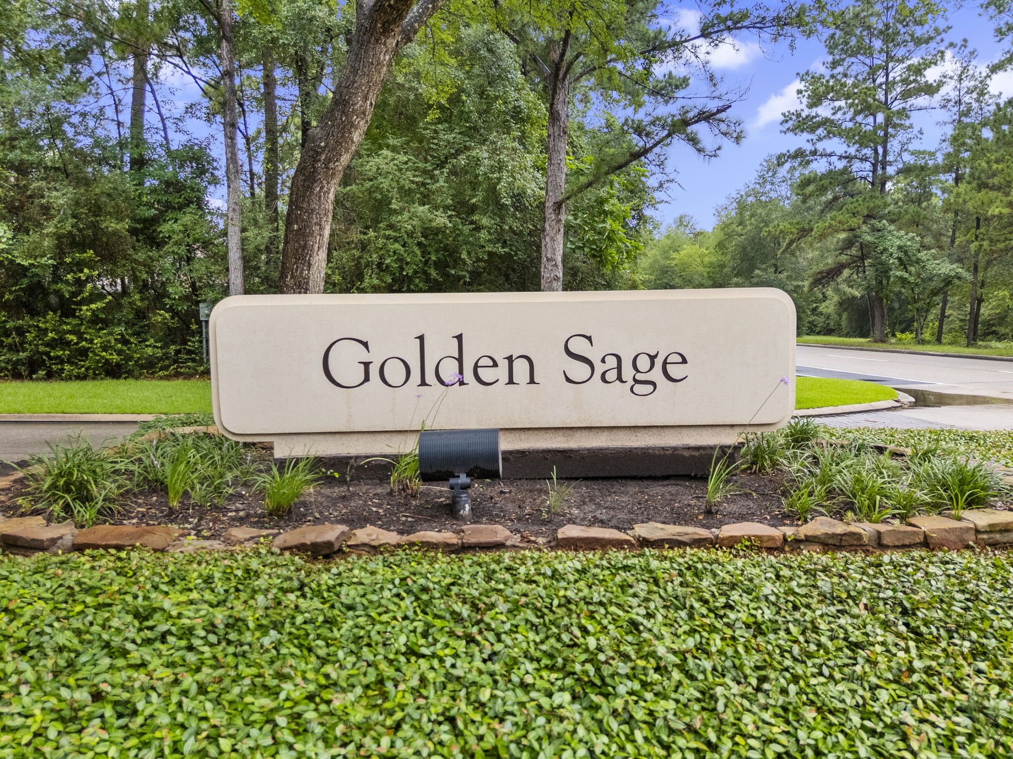 27 W Stony Bridge Court, The Woodlands, TX 77381