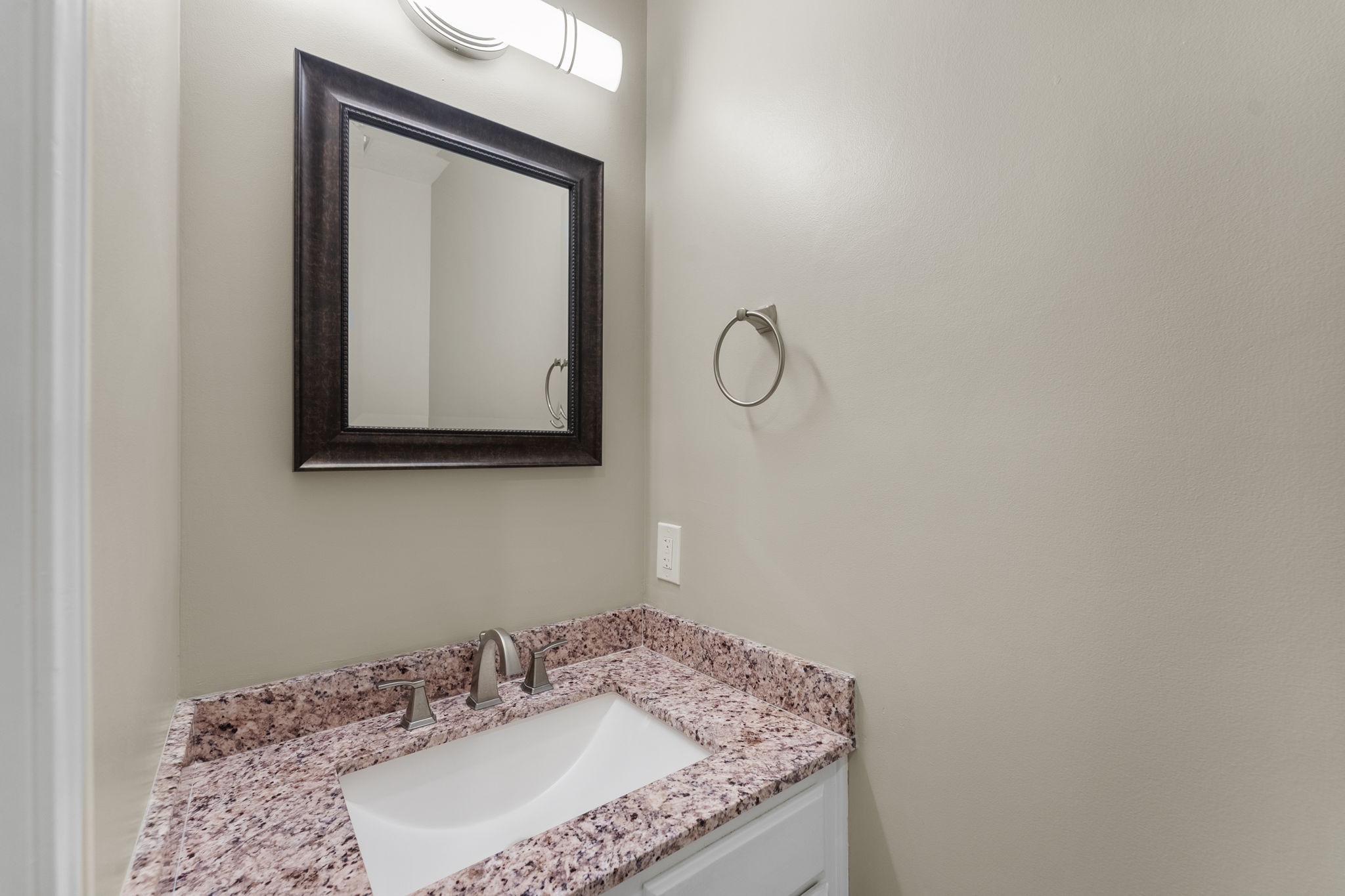 27 W Stony Bridge Court, The Woodlands, TX 77381