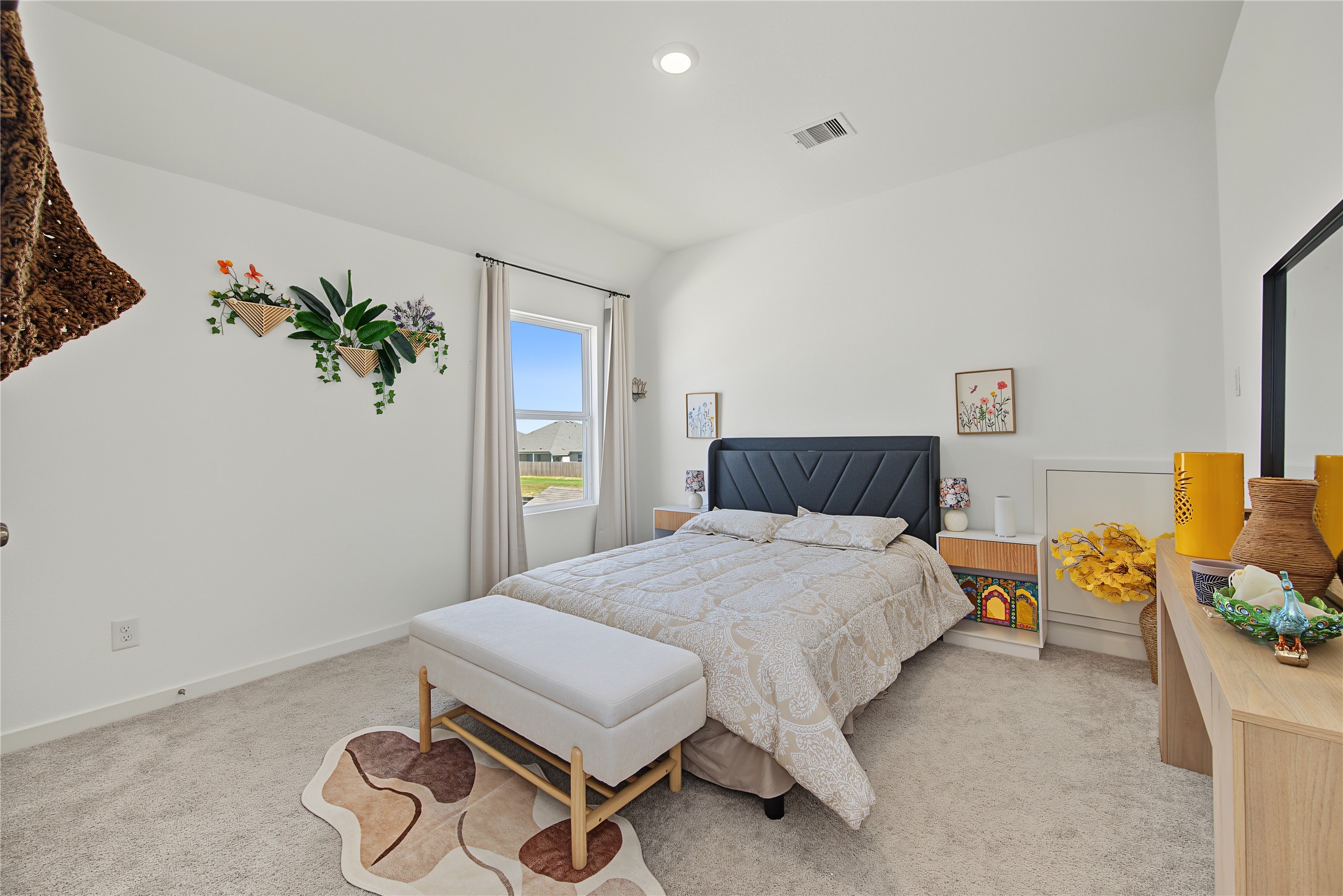 Main house - guest bedroom - 2nd floor