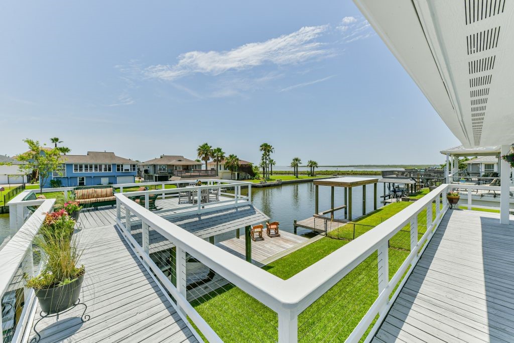 1126 Redfish Street, Bayou Vista, TX 77563