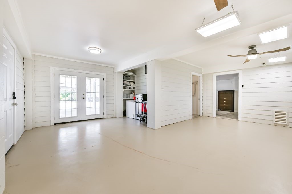 1126 Redfish Street, Bayou Vista, TX 77563