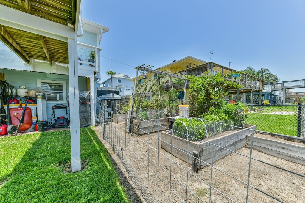 1126 Redfish Street, Bayou Vista, TX 77563