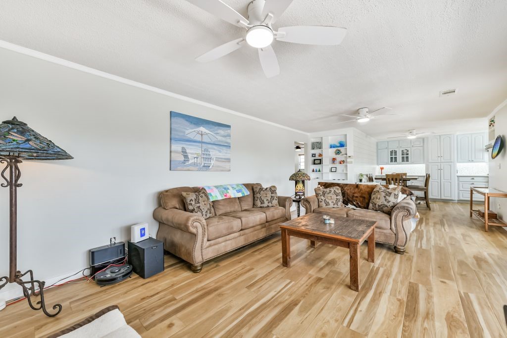1126 Redfish Street, Bayou Vista, TX 77563