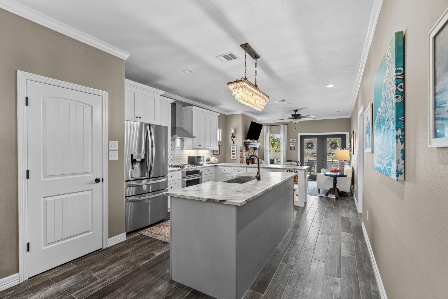 A Stunning kitchen that the chef in the house will greatly appreciate! A Stunning kitchen that the chef in the house will greatly appreciate!