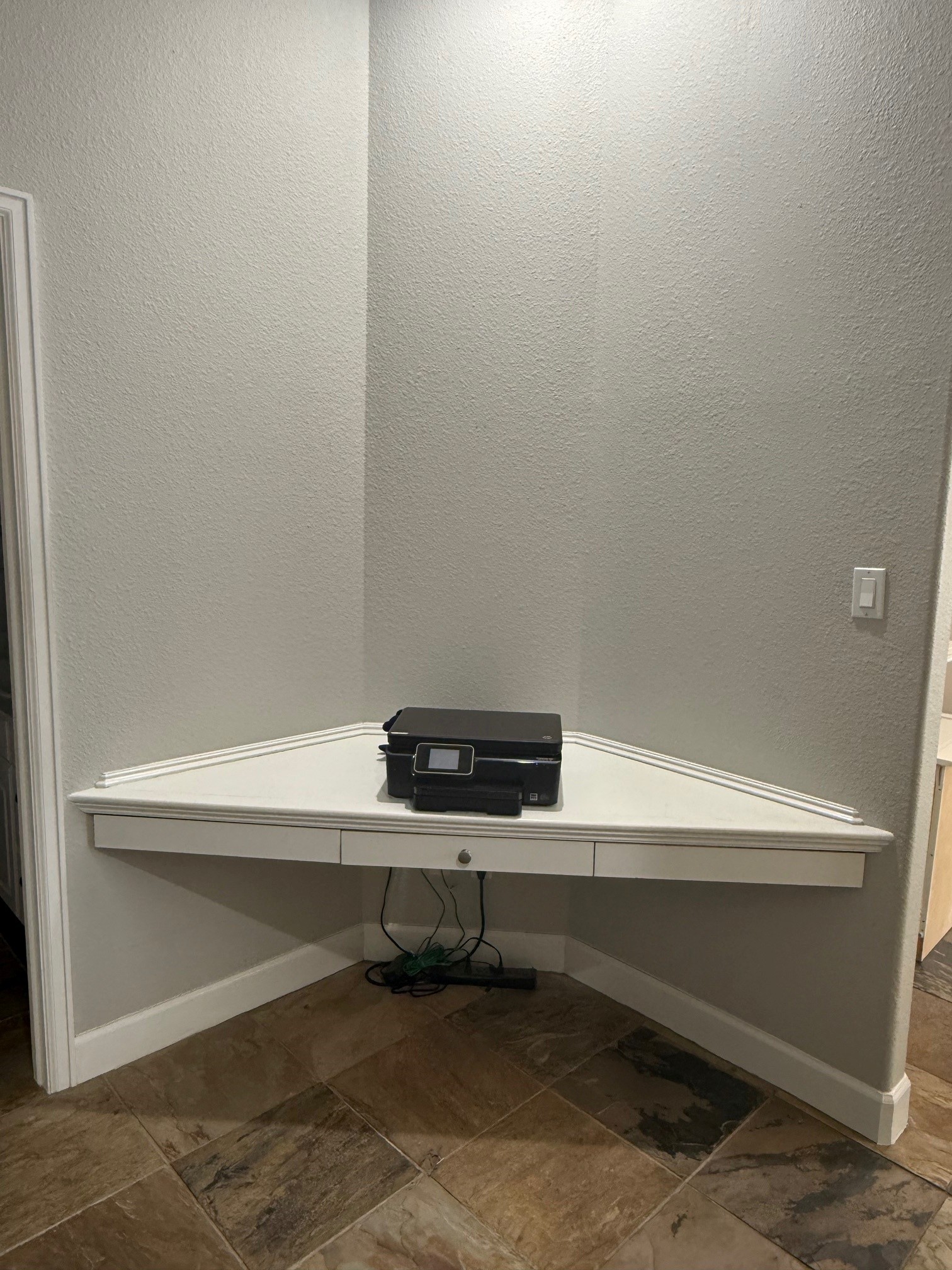 Desk nook in hallway