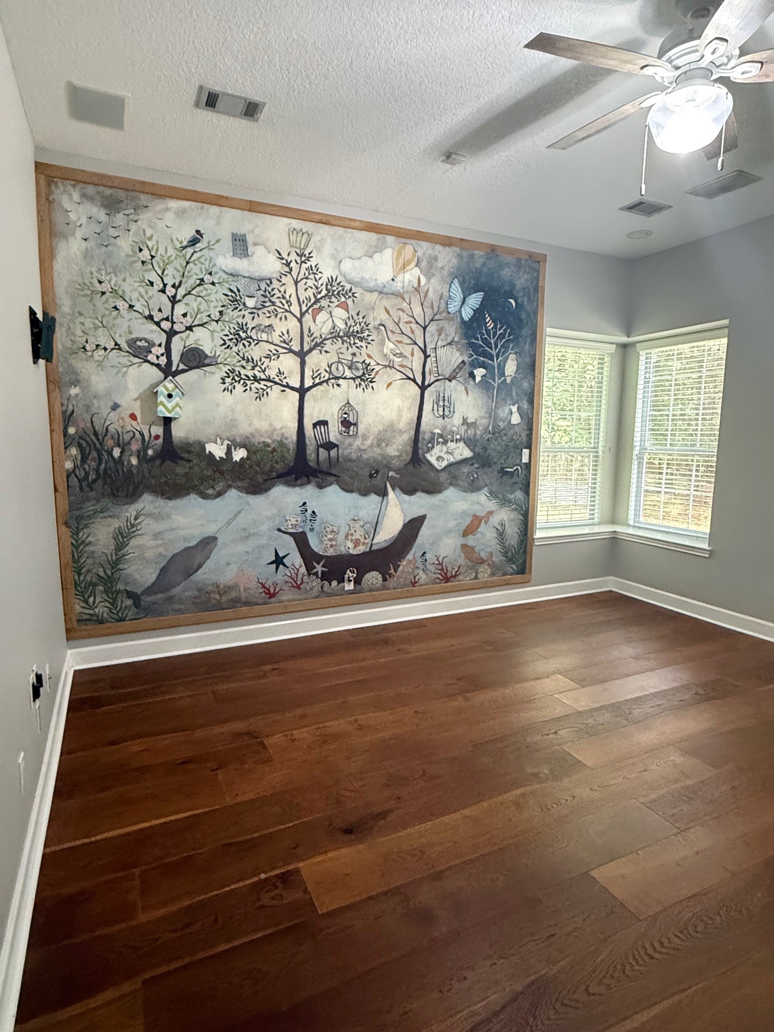 Second bedroom with framed mural