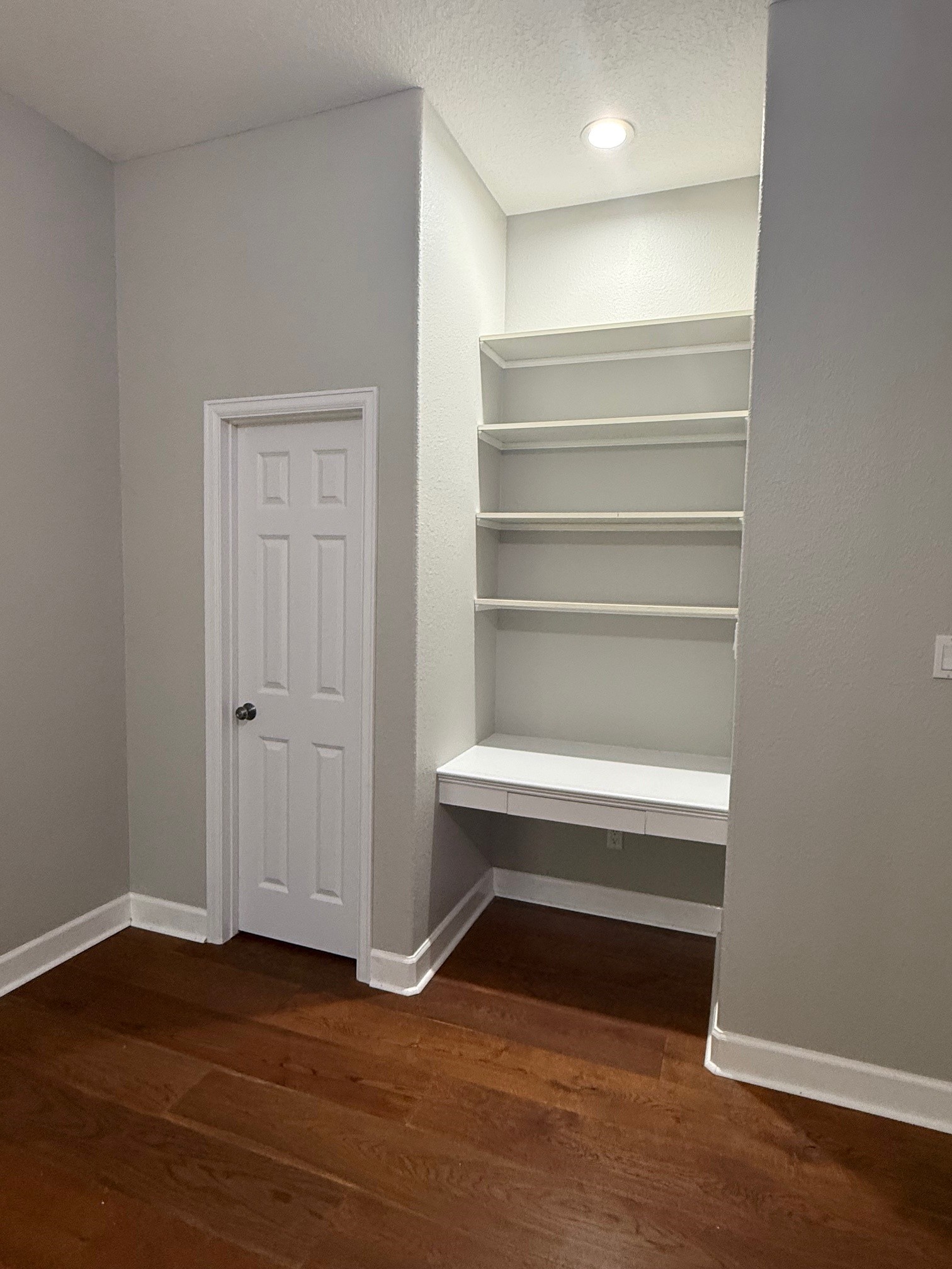 Desk area in the second bedroom