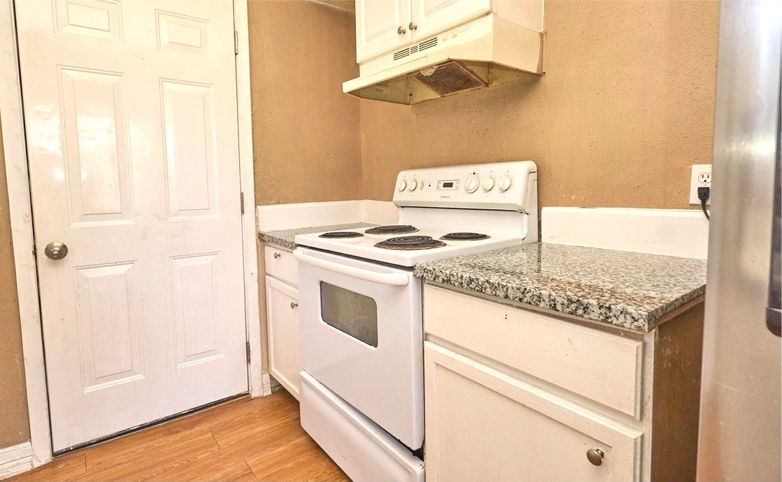 Another side of the kitchen