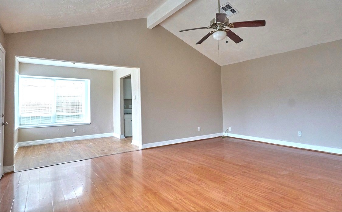 Living room and breakfast room