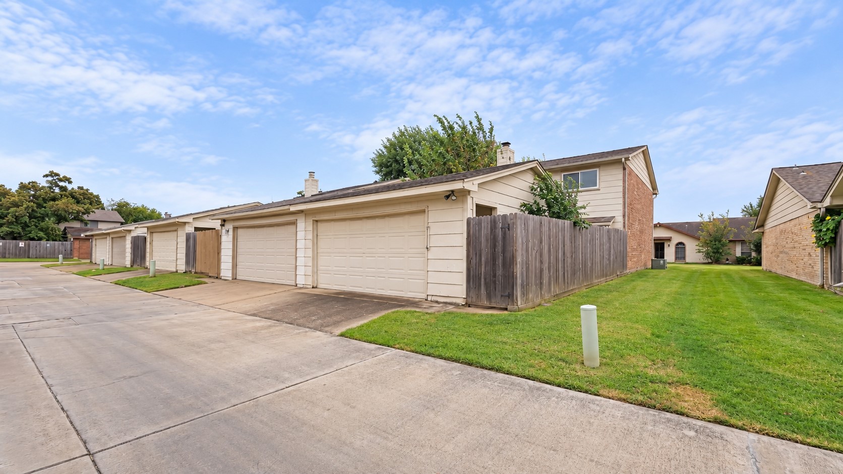 12829 Clarewood Drive, Houston, TX 77072 12829 Clarewood Drive, Houston, TX 77072