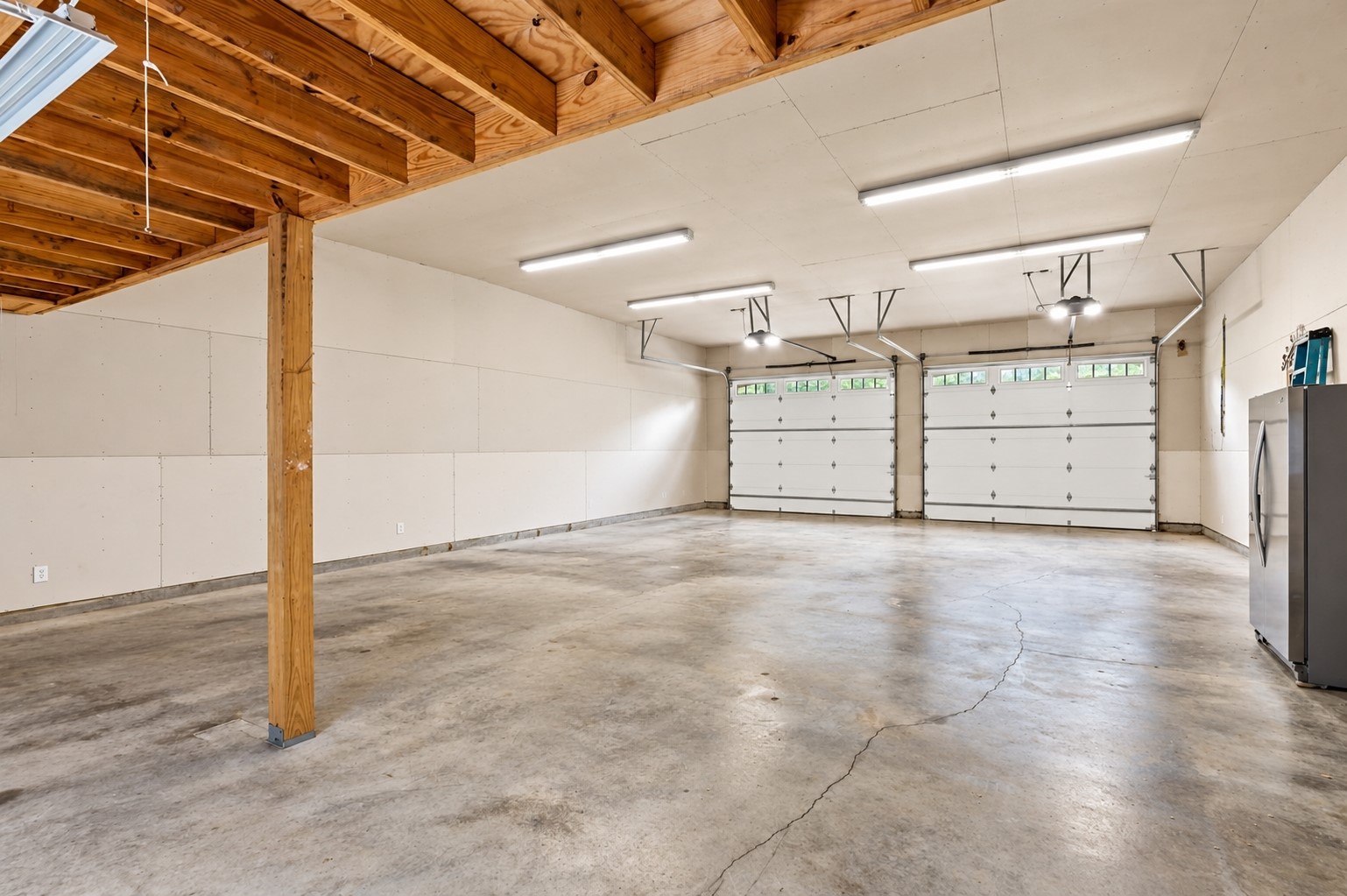 Oversized Tandem Garage holds 4 to 5 cars