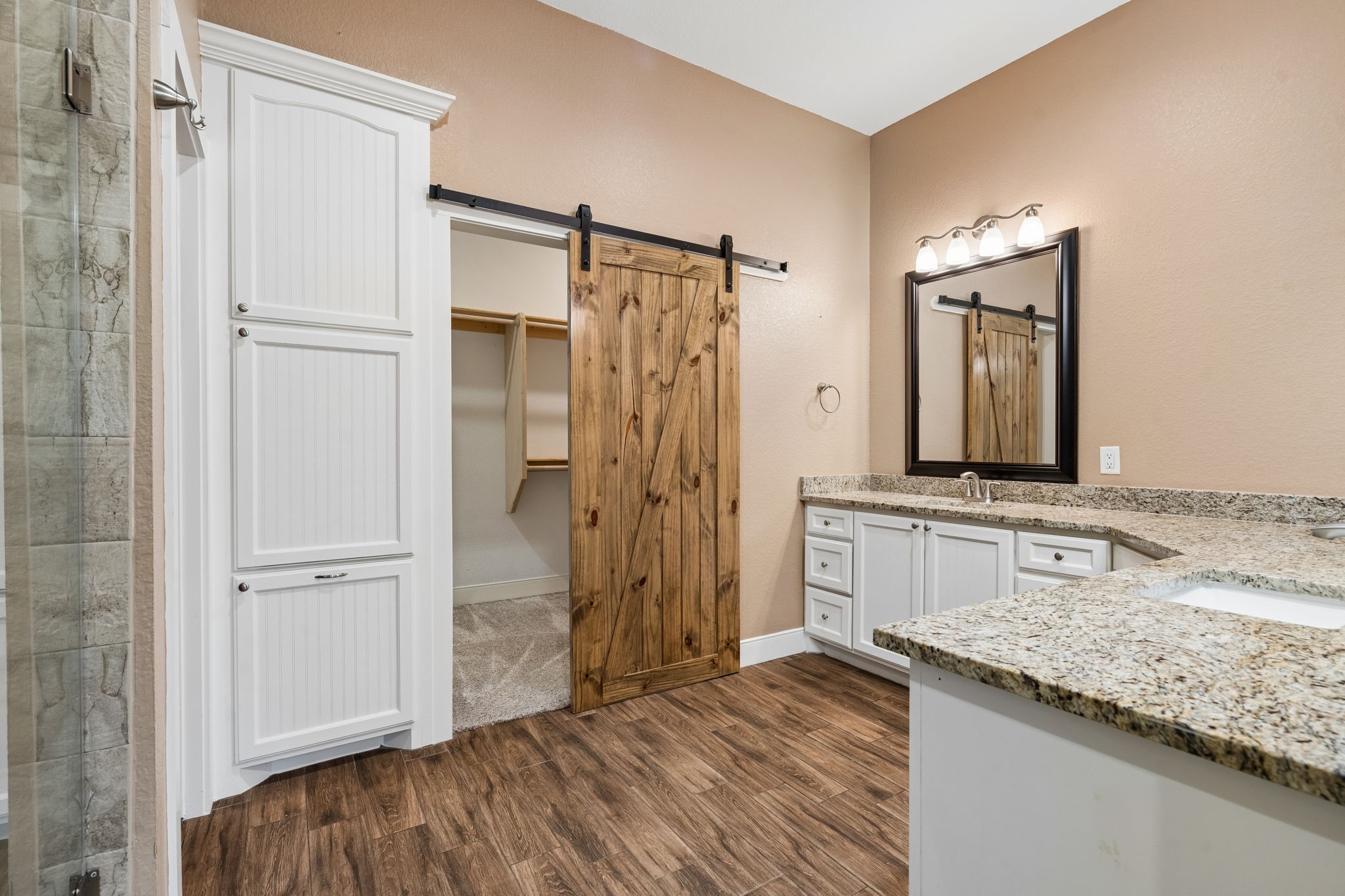 Very large vanity with 2 sinks