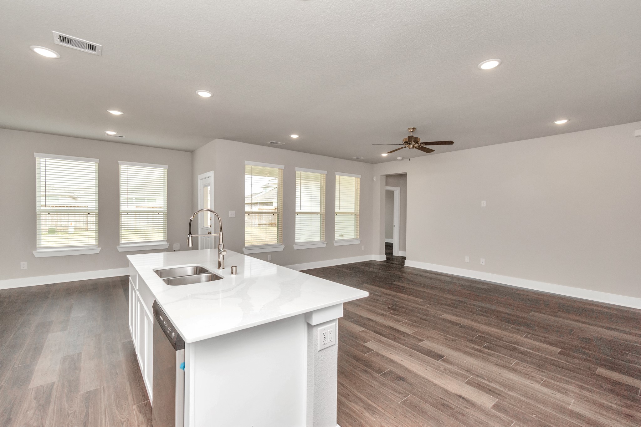 1233 Scarlet Creek Drive, Rosharon, TX 77583