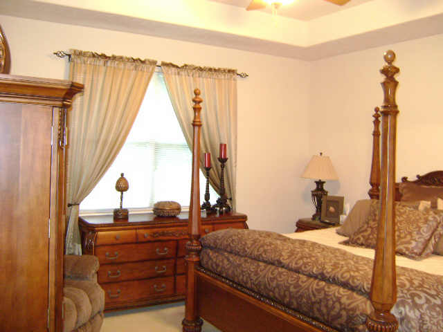MASTER BEDROOM DOWN