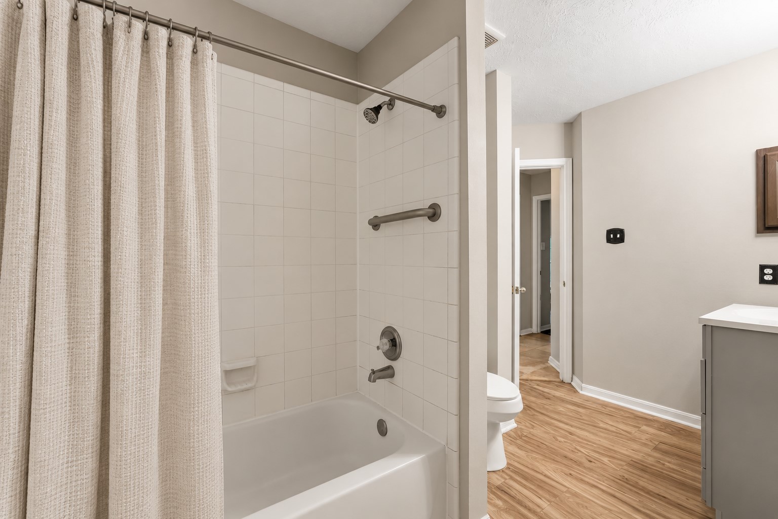 Full bath 2
