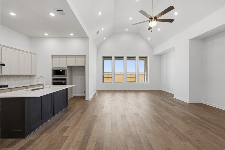 Bright and Versatile Dining Space