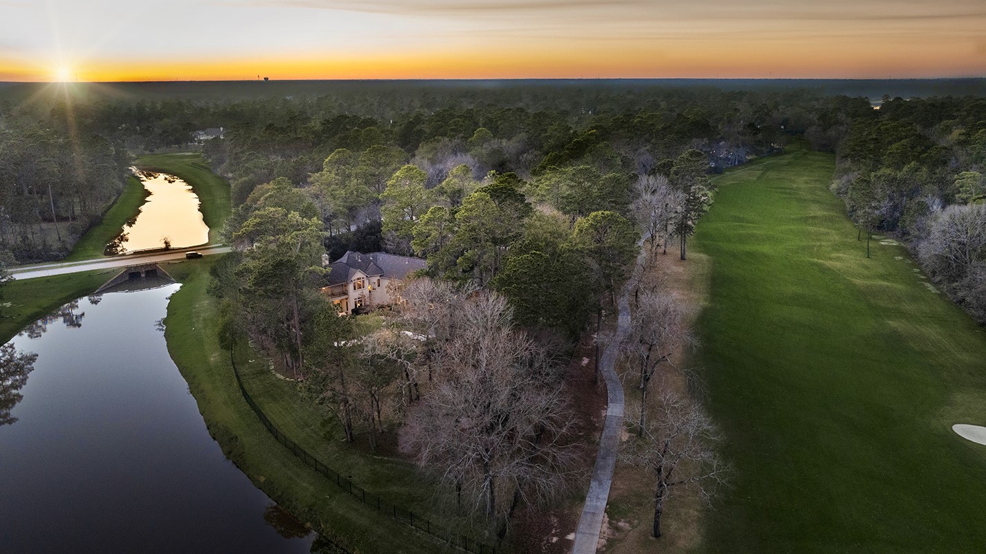 32 Palmer Woods Drive, The Woodlands, TX 77381
