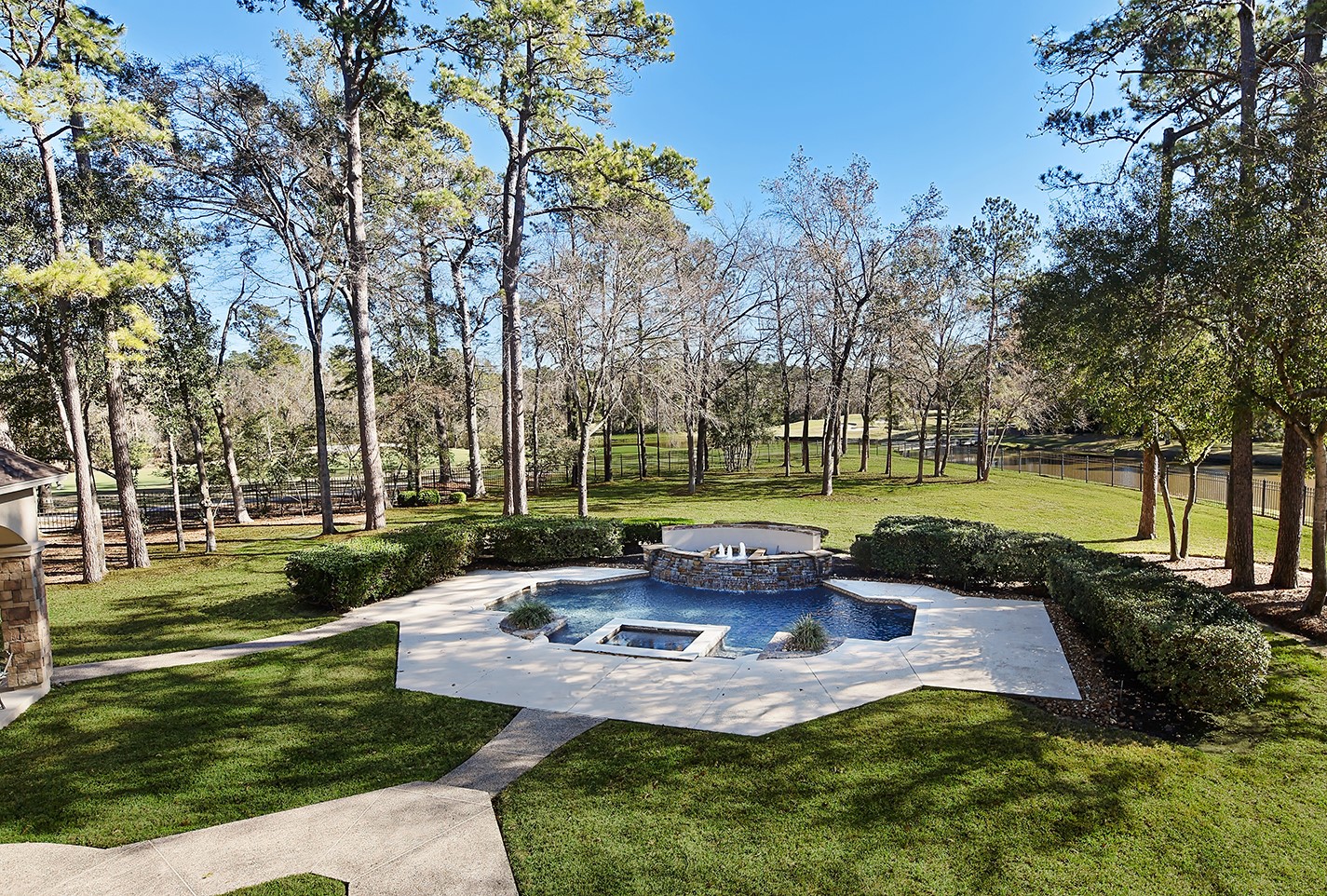 32 Palmer Woods Drive, The Woodlands, TX 77381